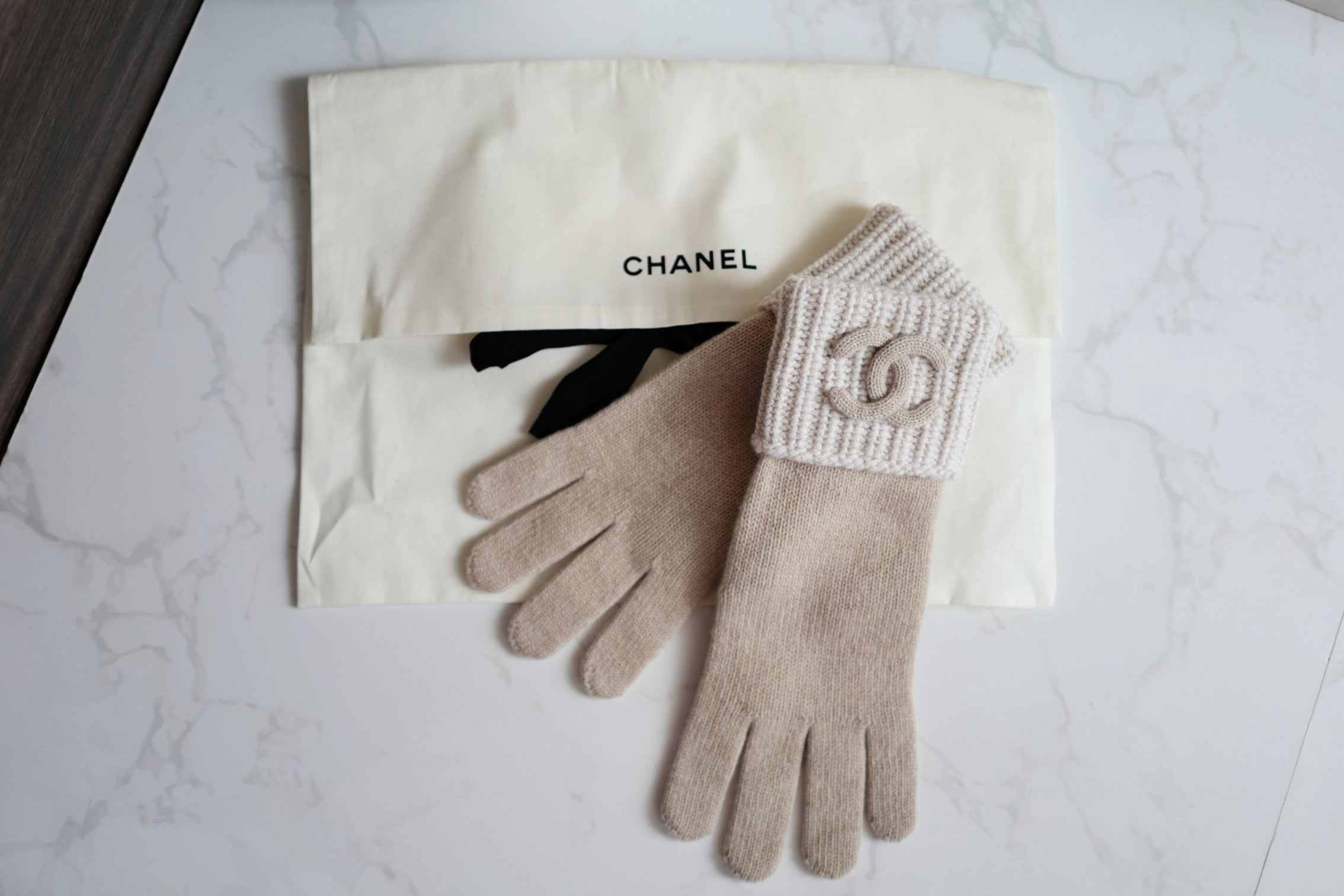 NEW Chanel Fall-Winter 2024/25 Knit Gloves CC Logo