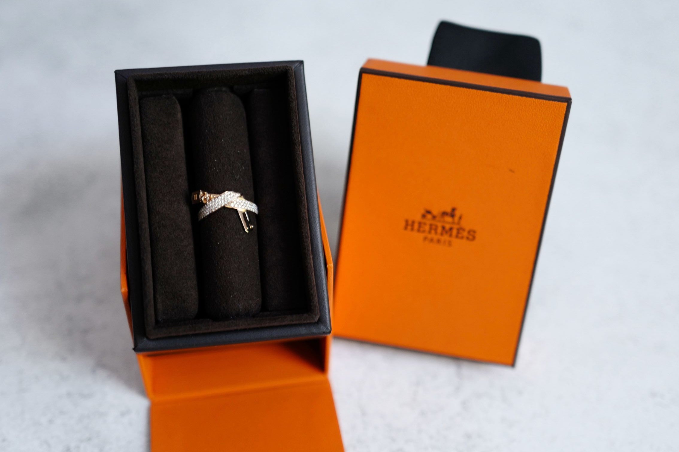 Hermès Kelly Gavroche Ring 18K Rose Gold 94 Diamonds Size 53