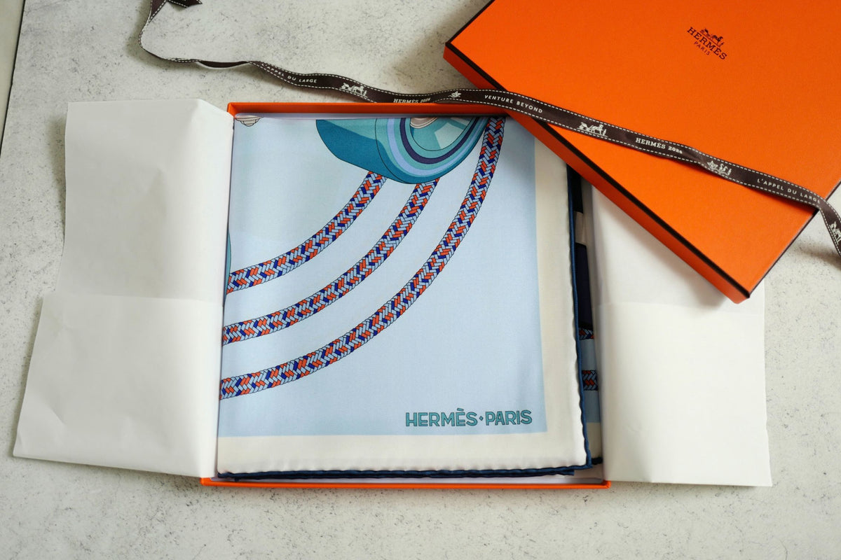 Hermes Derby 2000 Scarf 90 Bleu Ciel / Marine / Vieux Rose 100% Silk