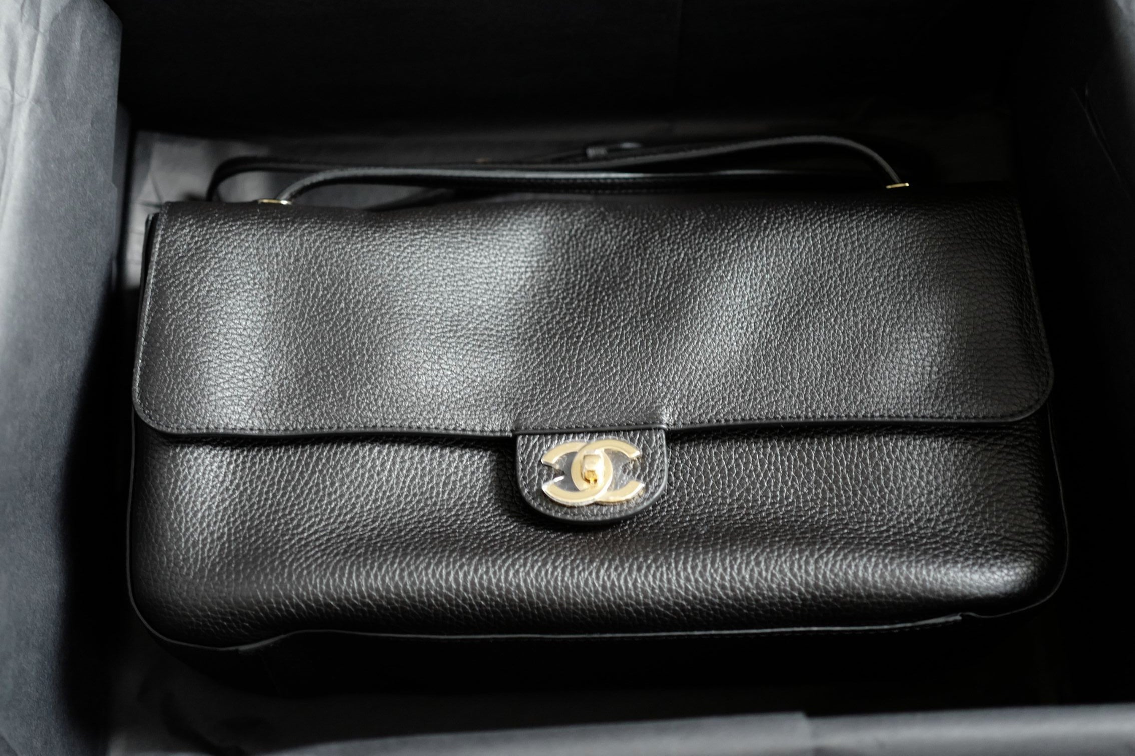 Chanel 26S Maxi 32 Flapbag "Matthieu Blazy" Black Grained Calfskin Gold Hardware