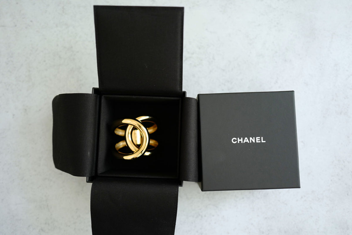 NEW Chanel 26K Cuff Bracelet Metal Gold Interlocking CC Logo