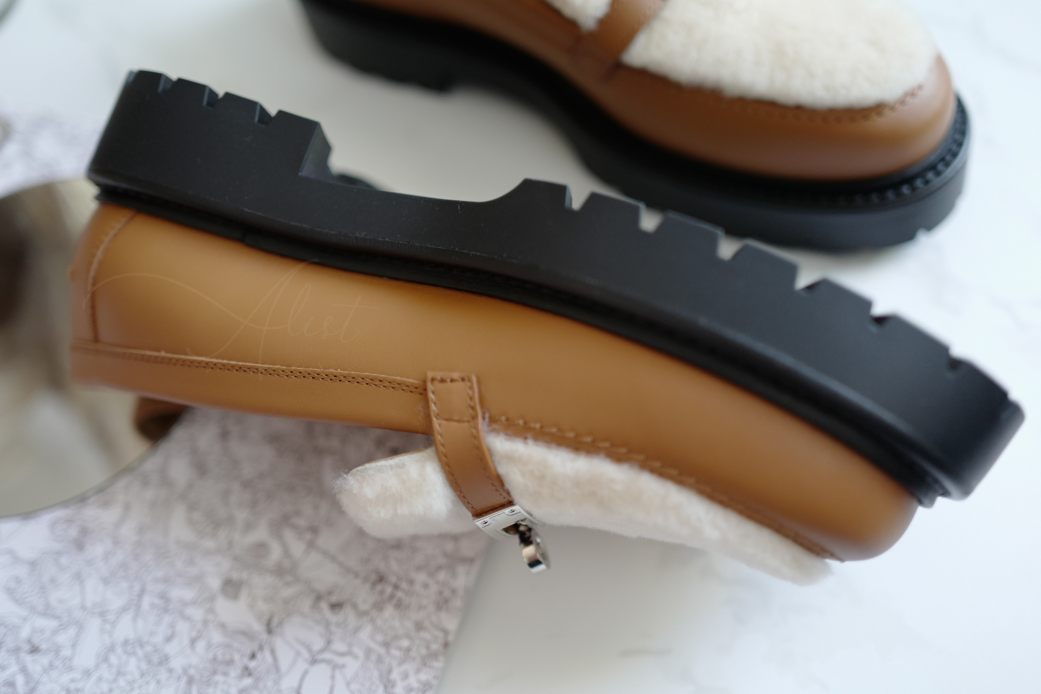 BNIB Hermes shoes icone loafers naturel / écru shearling Size 38