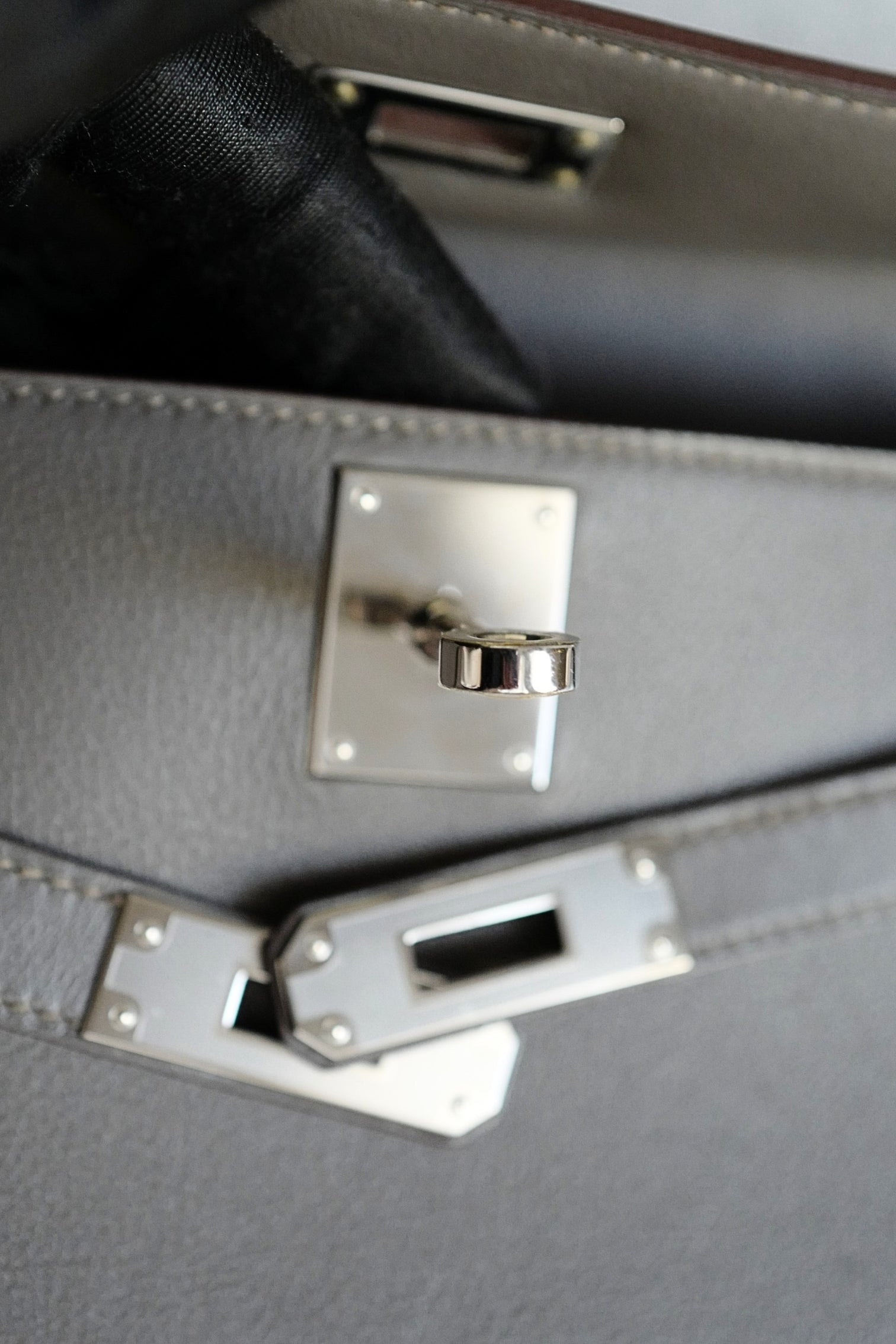 Hermès Kelly Cut Etain Swift Leather Palladium Hardware Preowned Clutch