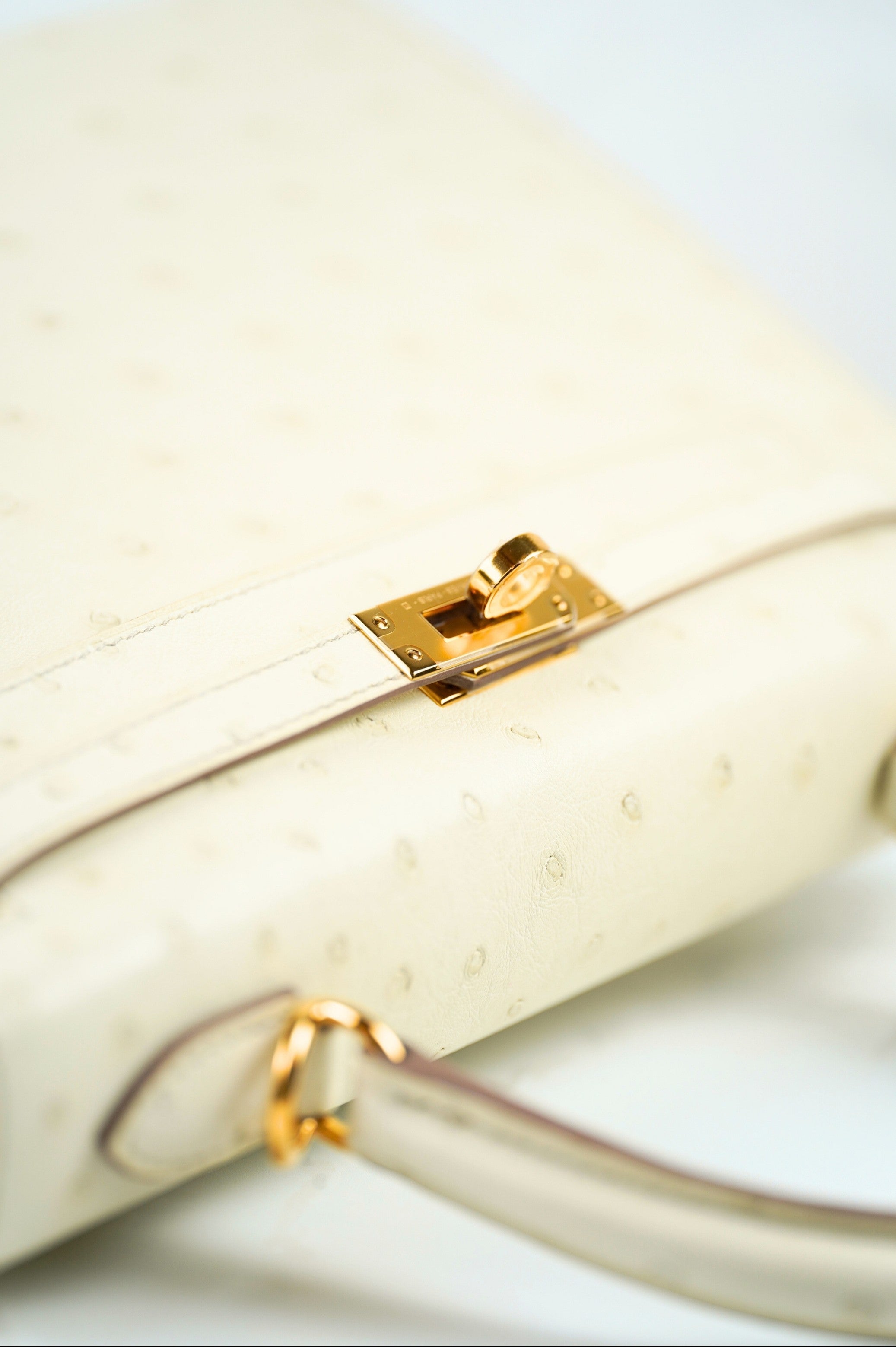 NEW Hermès Kelly 25 Beton Ostrich Gold Hardware U Stamp 2022