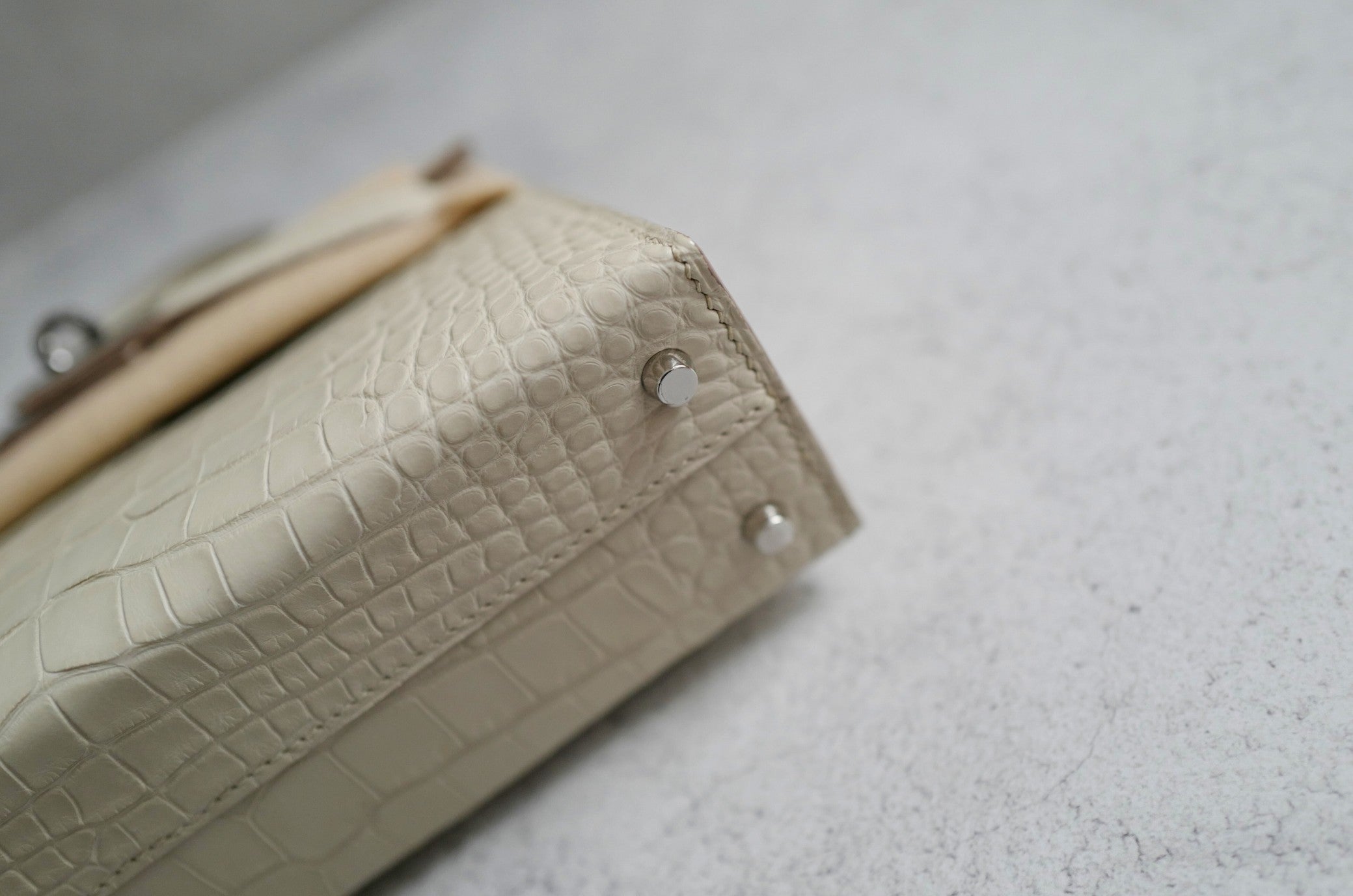 BNIB Hermès Mini Kelly 20 Beton Matte Crocodile with Palladium Hardware Stamp K