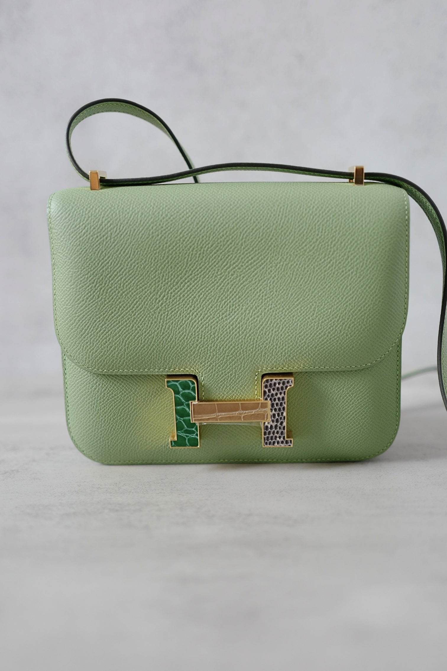 BNIB Hermès Constance 18 Vert Criquet Epsom Leather Bag Exotic Buckle GHW Stamp B 2023