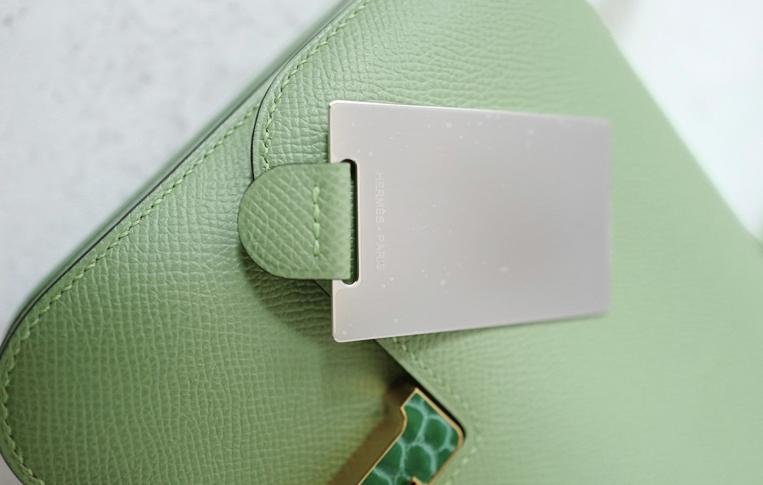 BNIB Hermès Constance 18 Vert Criquet Epsom Leather Bag Exotic Buckle GHW Stamp B 2023