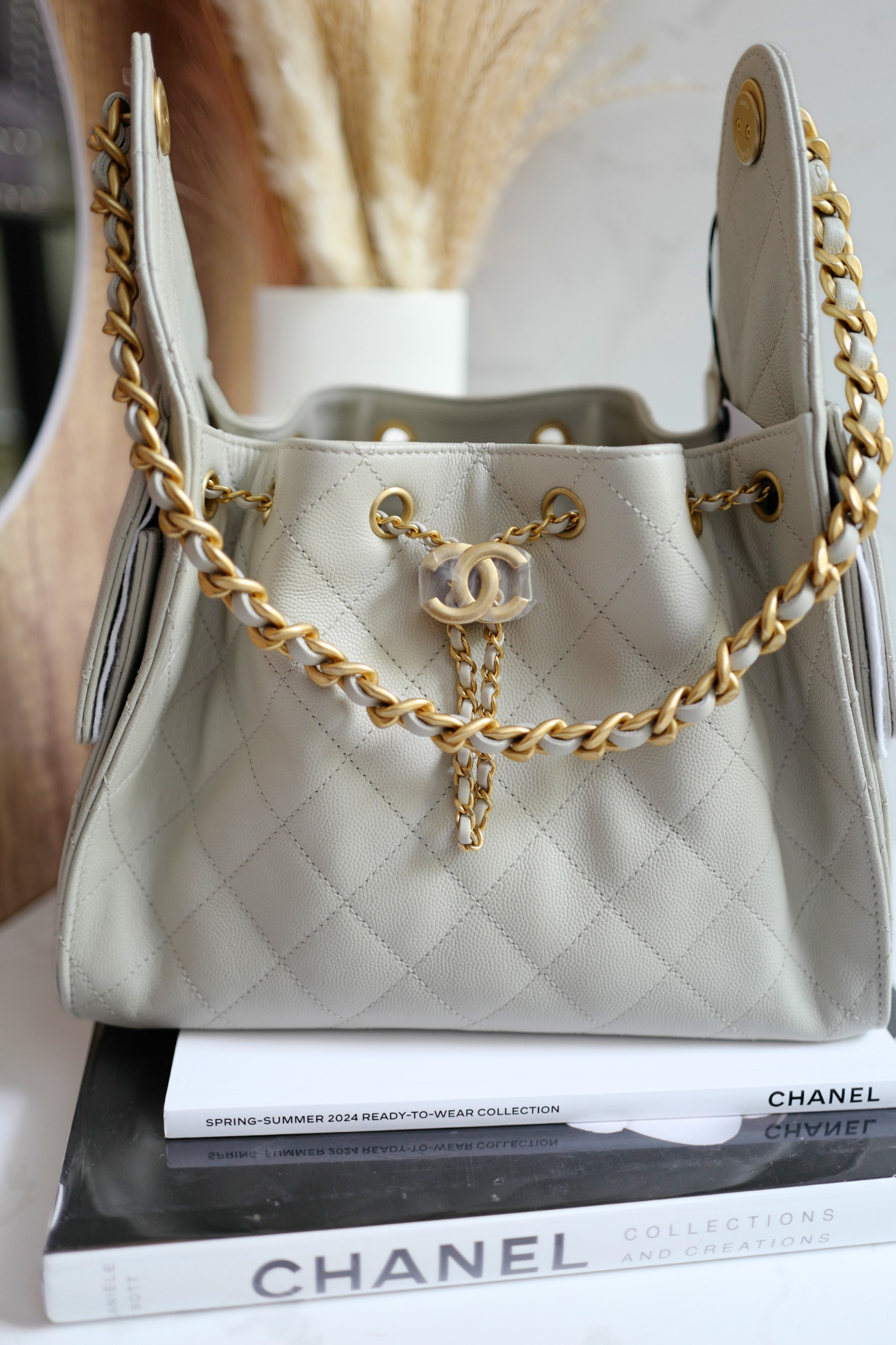 NEW CHANEL 2025 25B Small Hobo Bag Grained Calfskin Light Grey GHW