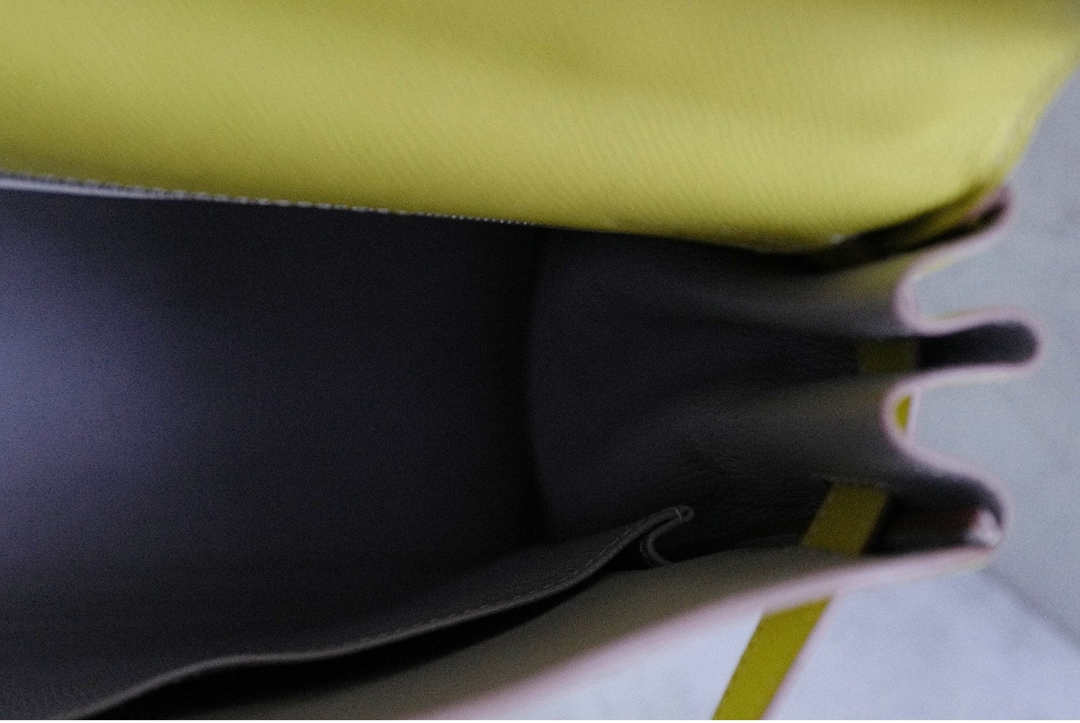 Preowned Hermès Kelly 35 Candy Lime Epsom Leather Gris Perle Inside Palladium Hardware