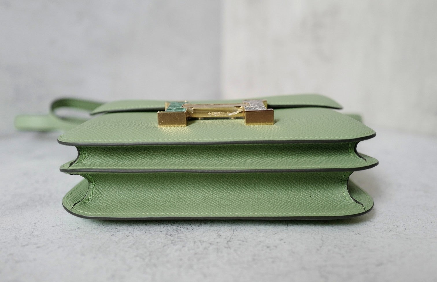 BNIB Hermès Constance 18 Vert Criquet Epsom Leather Bag Exotic Buckle GHW Stamp B 2023