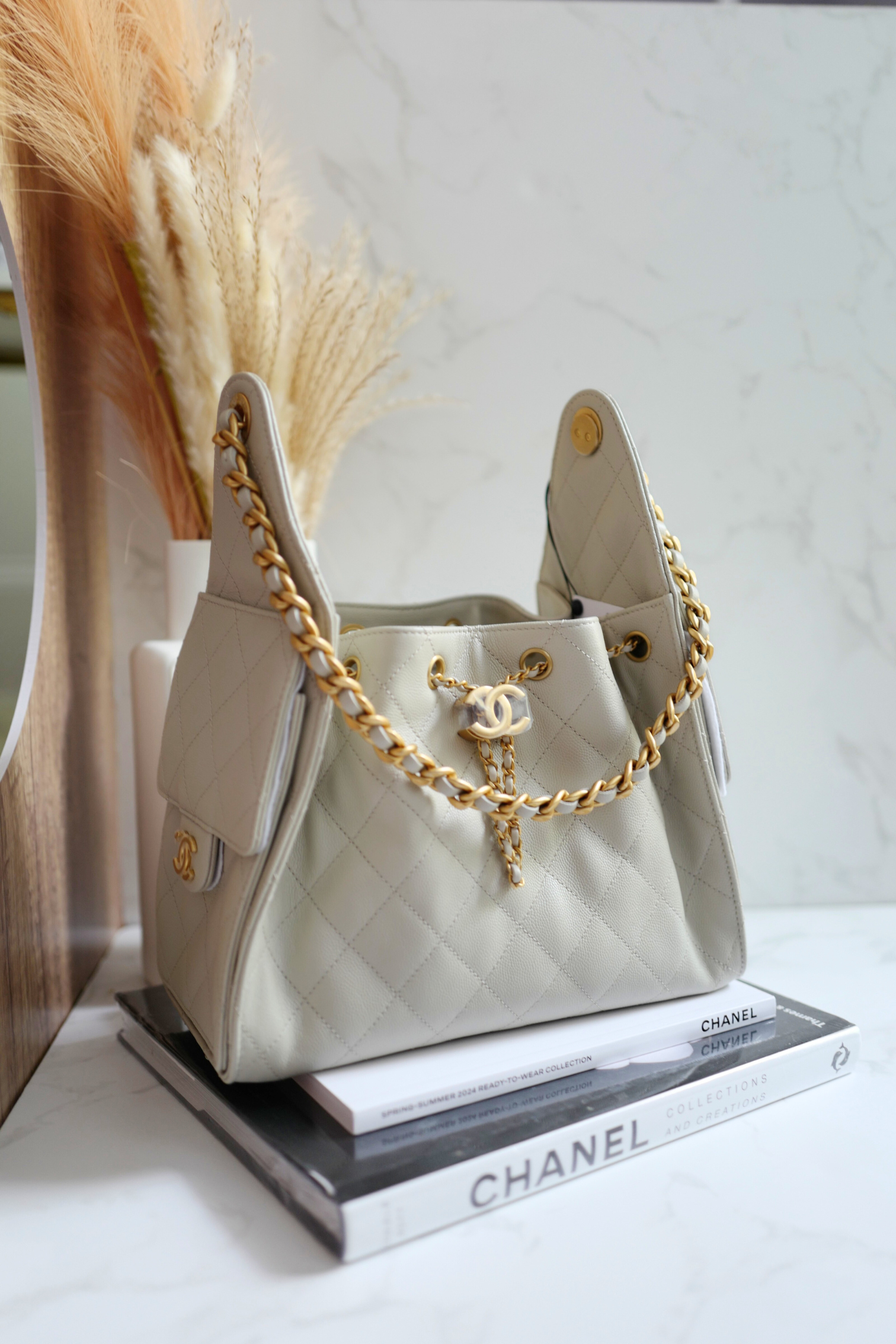 NEW CHANEL 2025 25B Small Hobo Bag Grained Calfskin Light Grey GHW