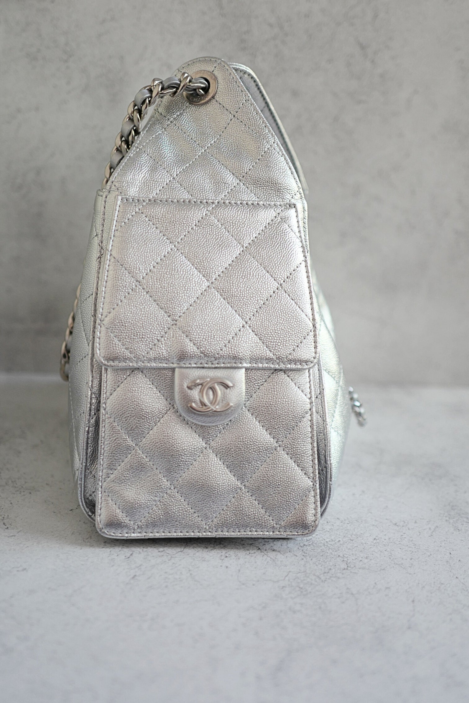 BNIB Chanel 26C Small Hobo Metallic Silver Grained Calfskin Shoulder Bag