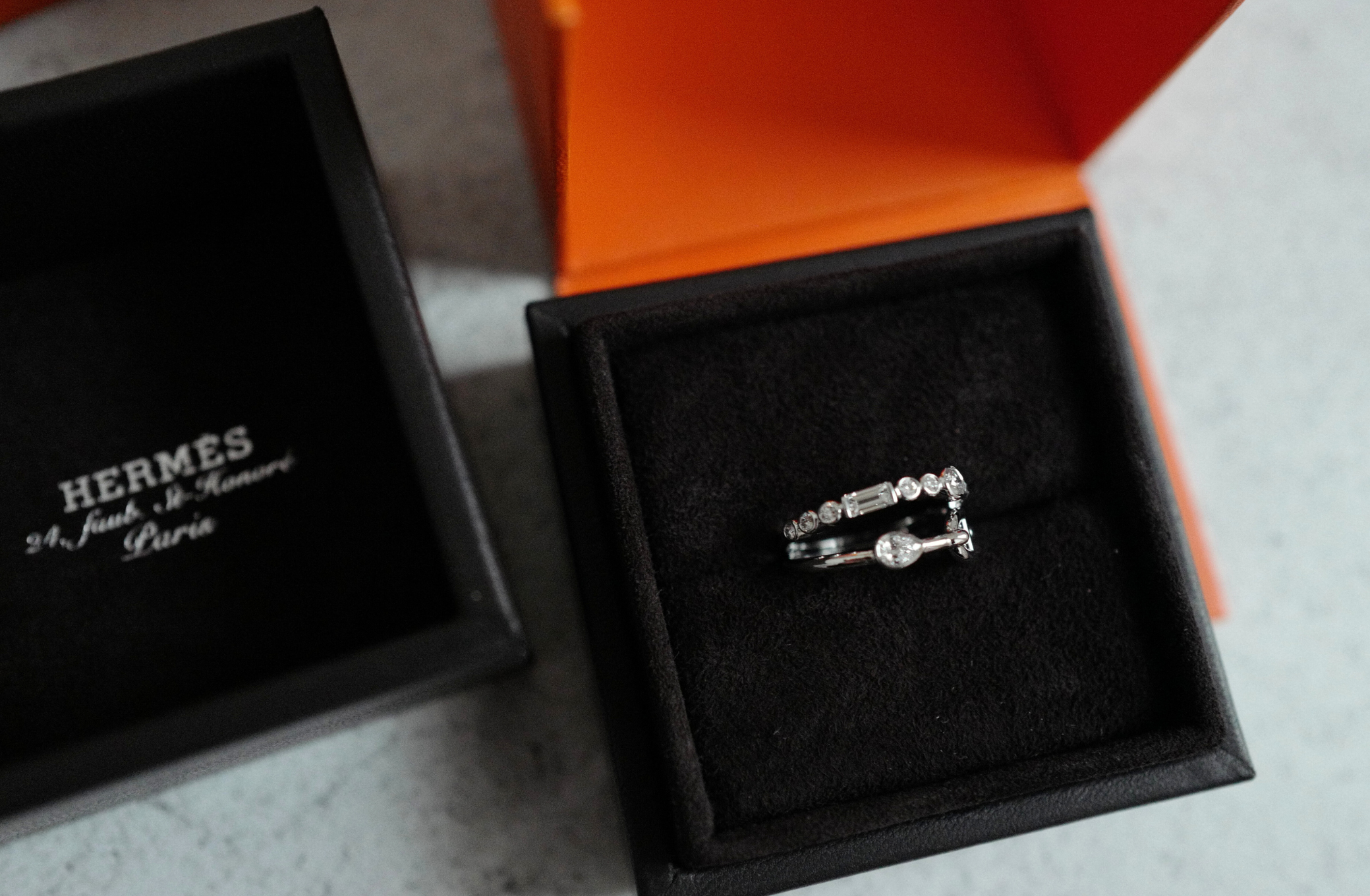 Hermès Chaine d’Ancre Chaos Fancy Ring in White Gold with Diamonds Sans Coloris Size 53