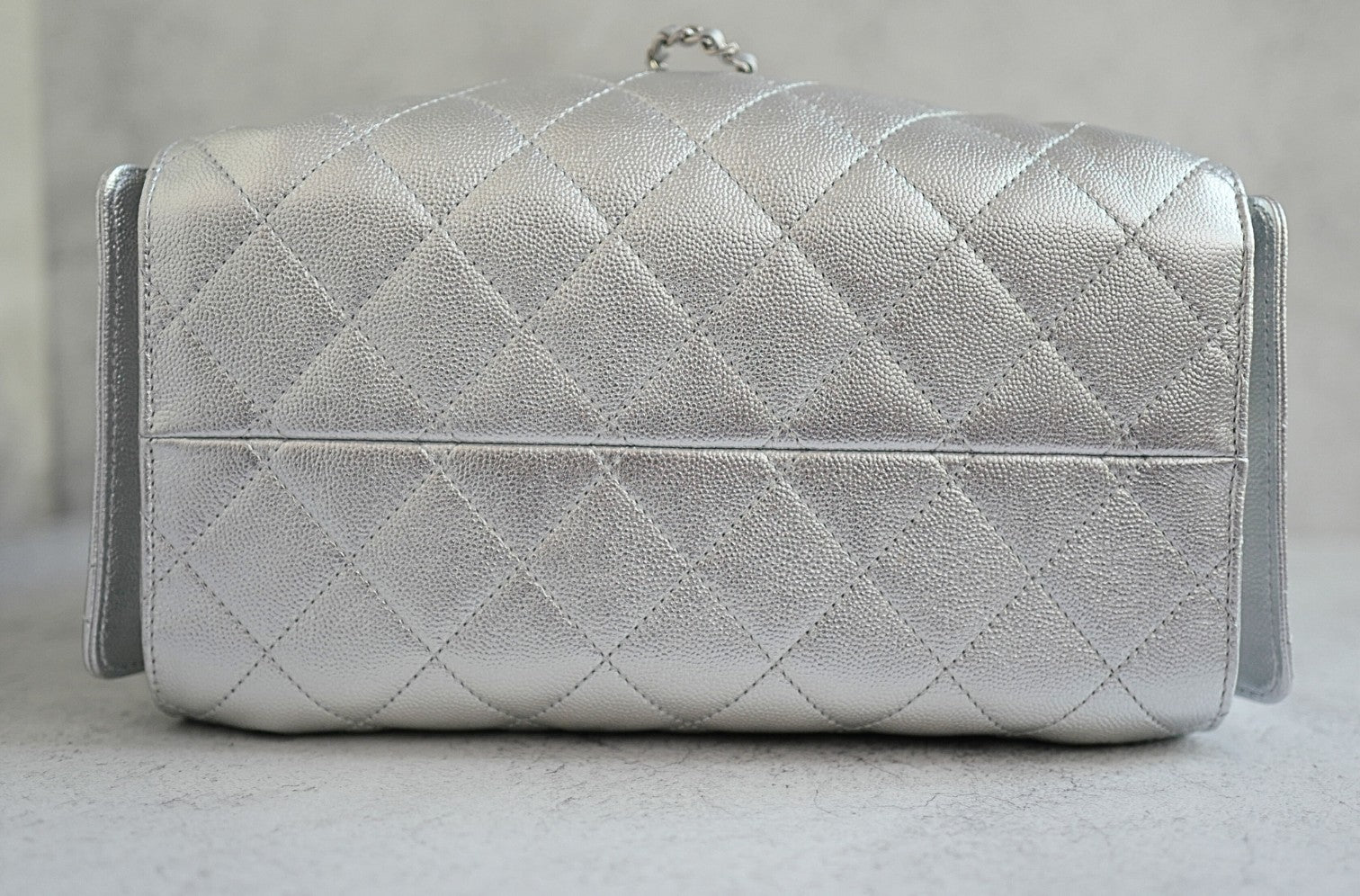 BNIB Chanel 26C Small Hobo Metallic Silver Grained Calfskin Shoulder Bag