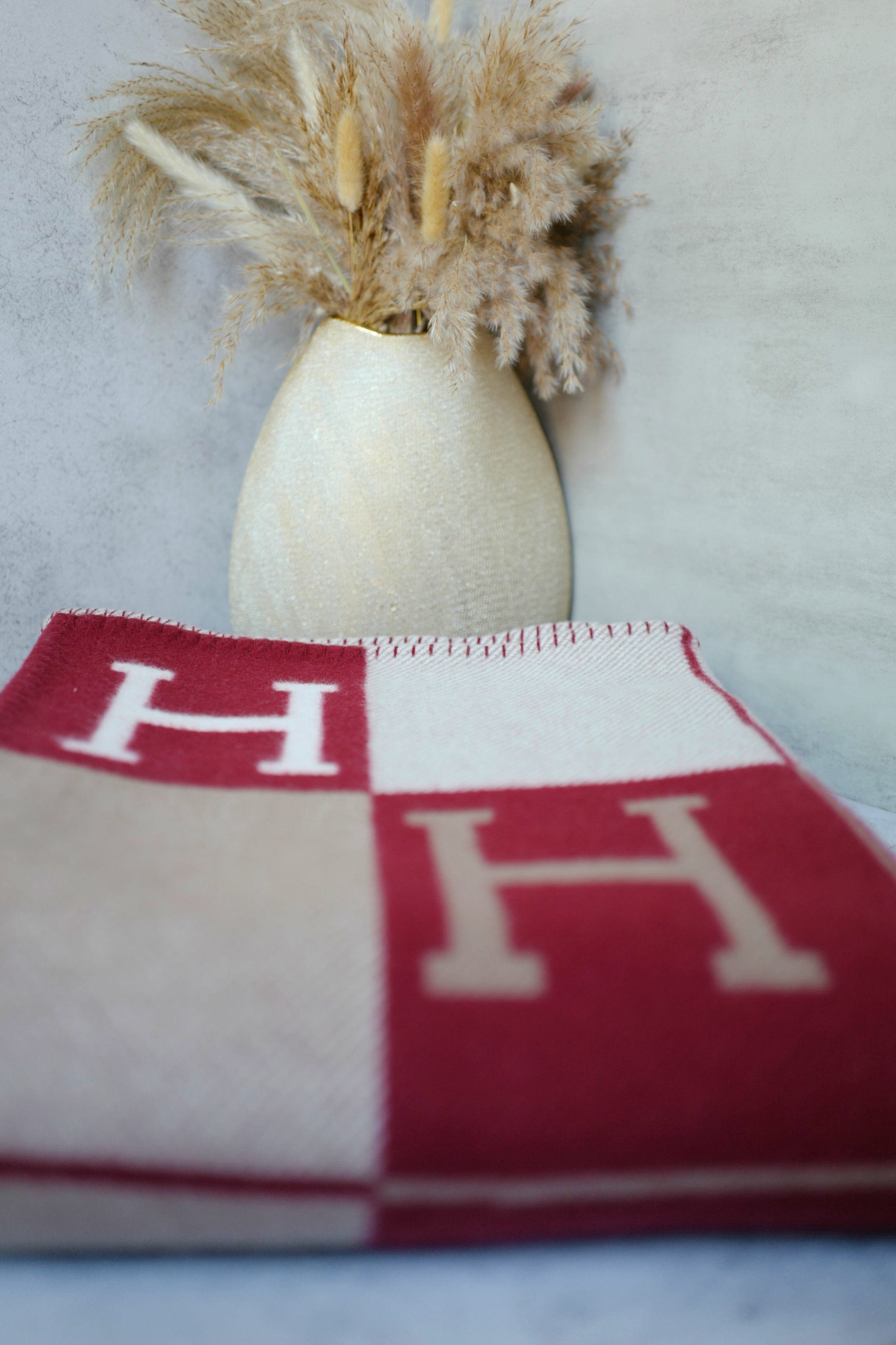 NEW HERMÈS Avalon III Throw Blanket Ecru / Rouge H Wool Cashmere