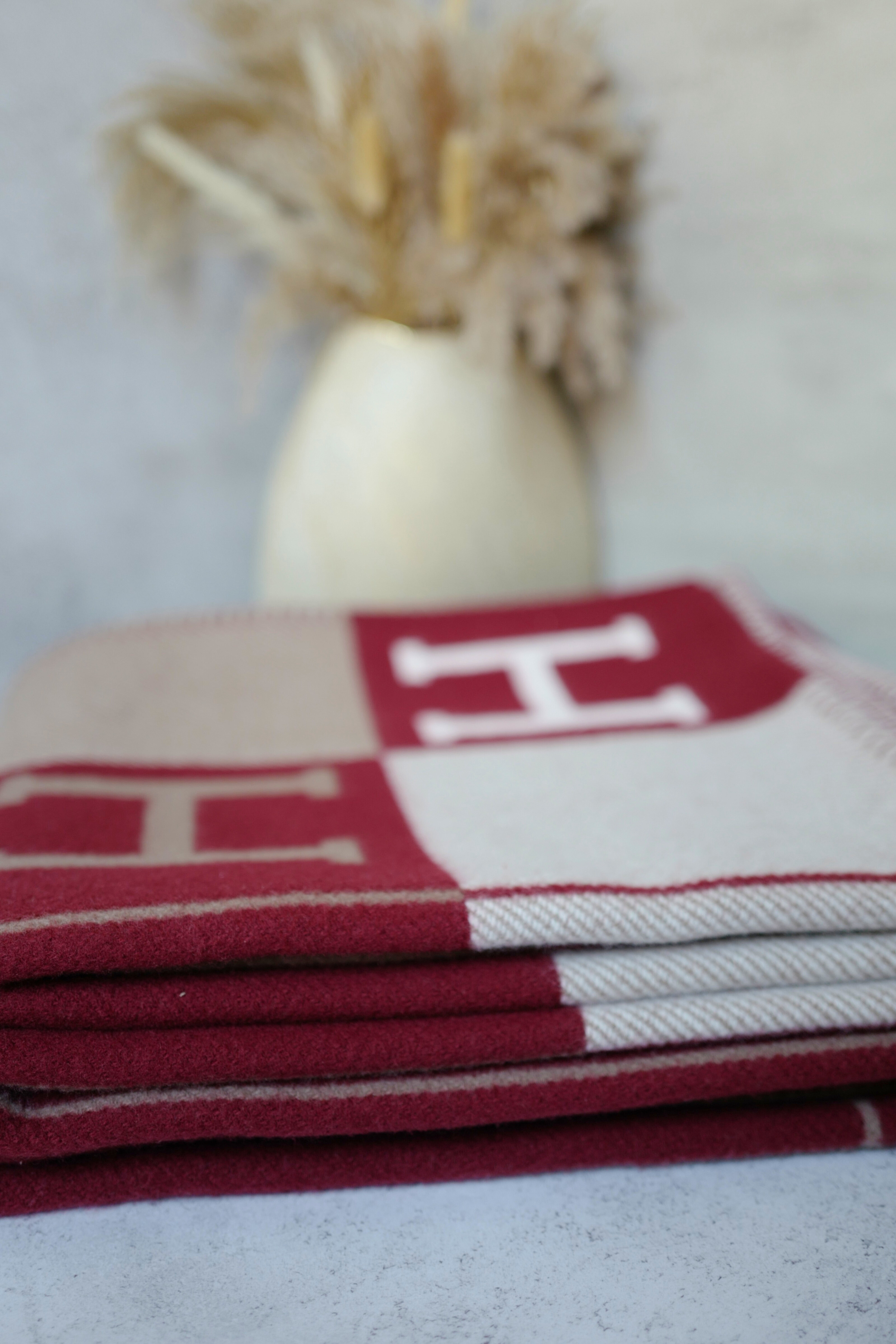 NEW HERMÈS Avalon III Throw Blanket Ecru / Rouge H Wool Cashmere