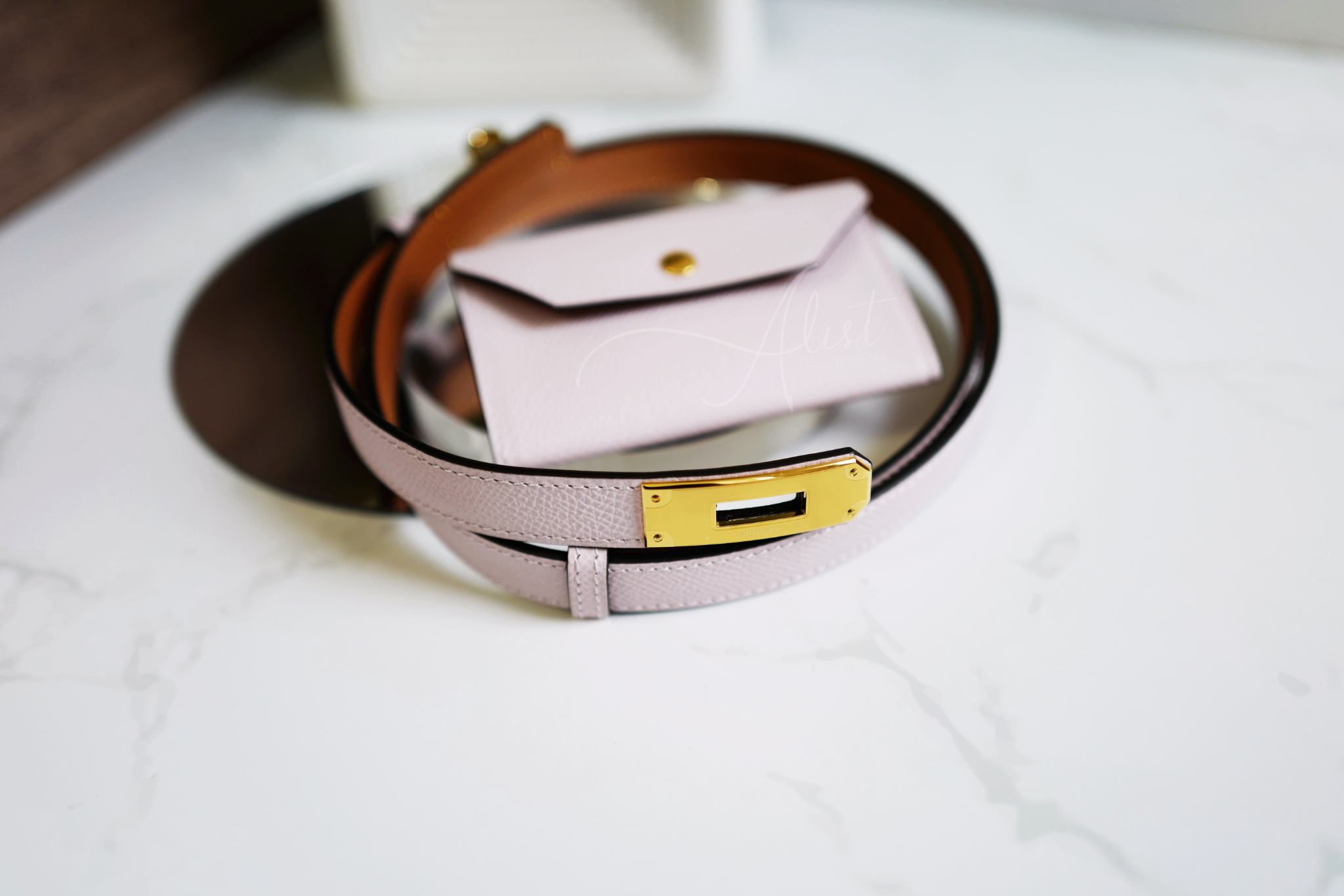 New Hermes Kelly Pocket 18 Belt Mauve pâle in Gold Hardware