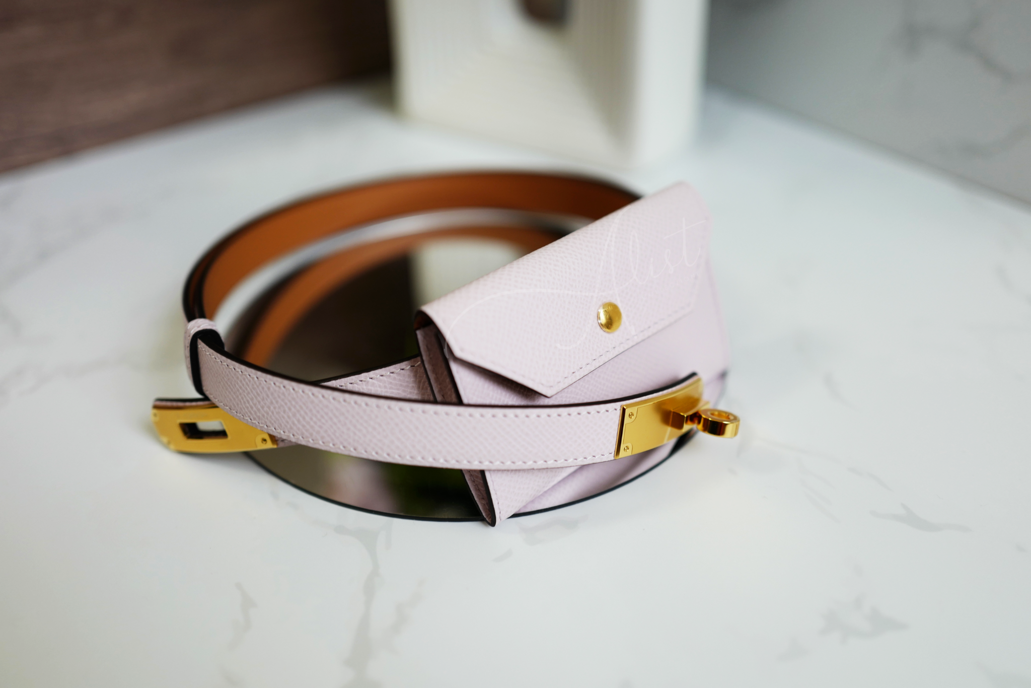 New Hermes Kelly Pocket 18 Belt Mauve pâle in Gold Hardware