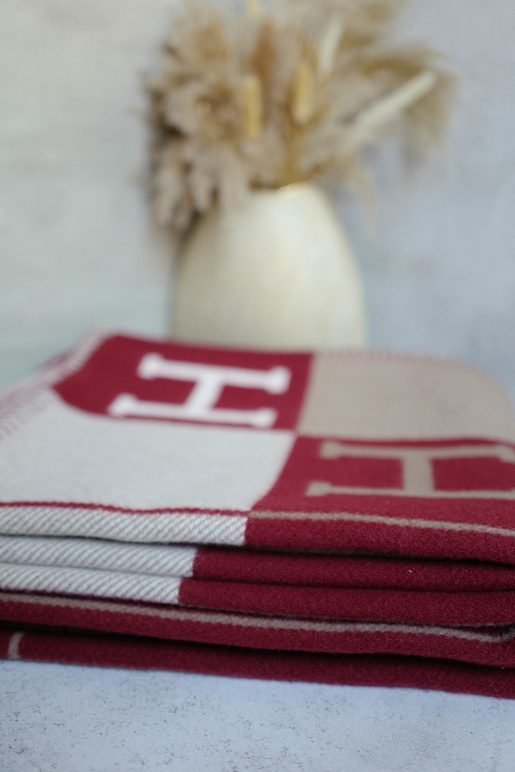 NEW HERMÈS Avalon III Throw Blanket Ecru / Rouge H Wool Cashmere