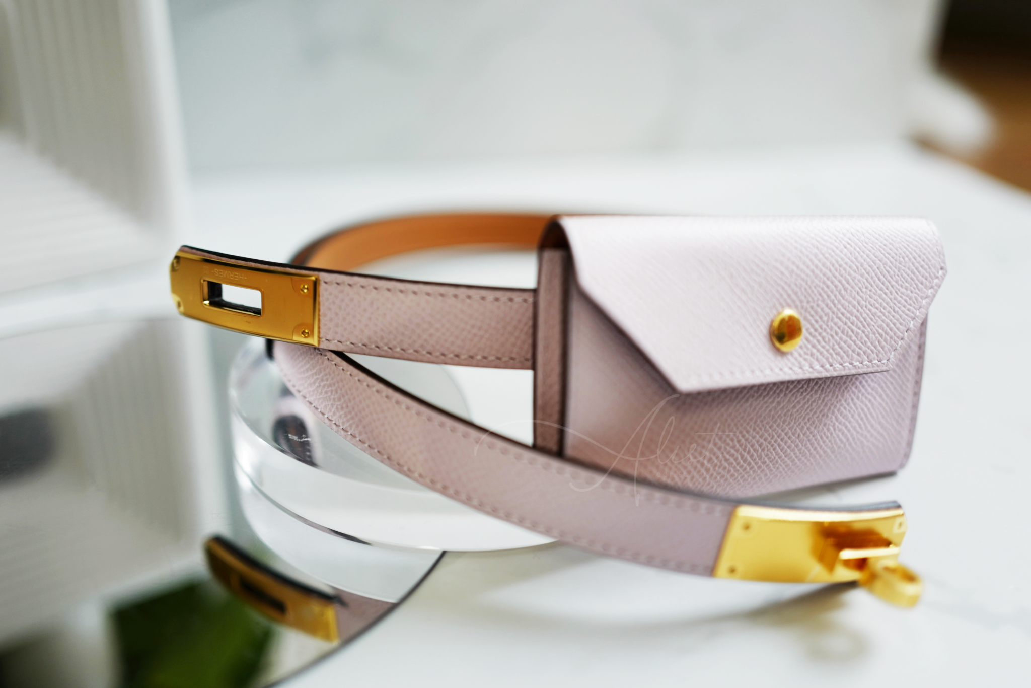 New Hermes Kelly Pocket 18 Belt Mauve pâle in Gold Hardware