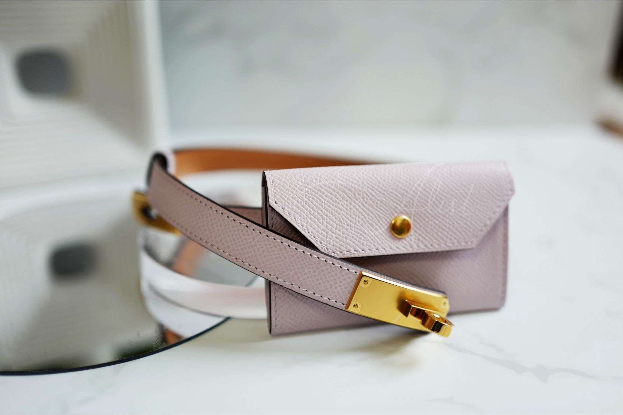 New Hermes Kelly Pocket 18 Belt Mauve pâle in Gold Hardware