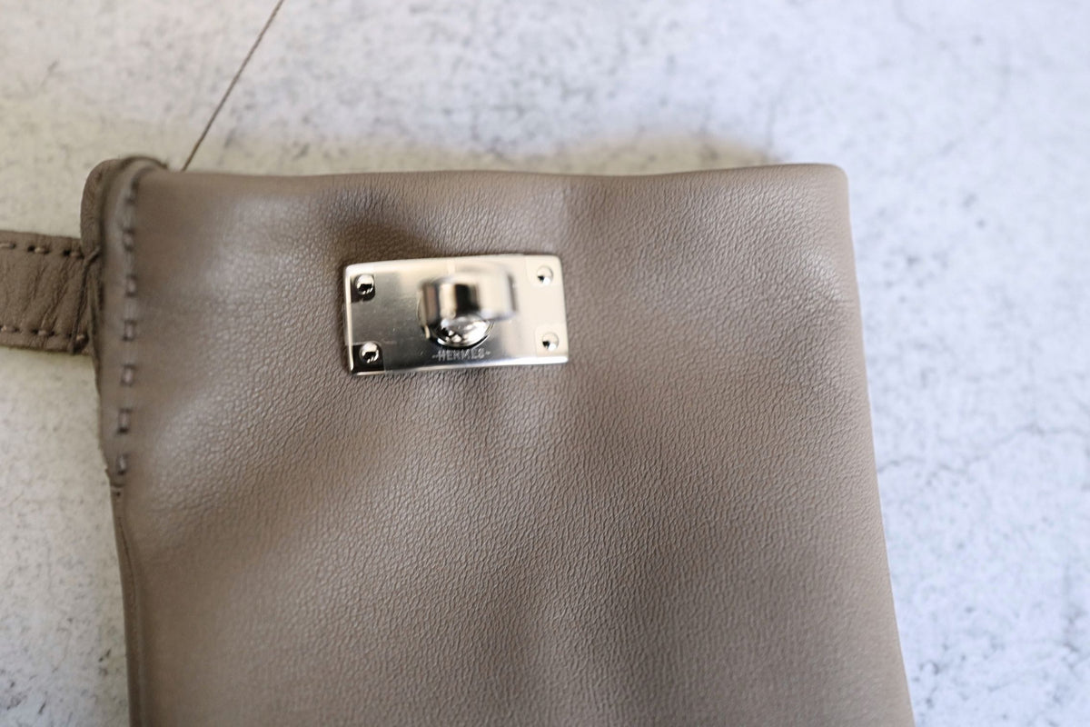 Hermès Hommage Gloves Lambskin Leather with Silk Lining Etoupe Size 70