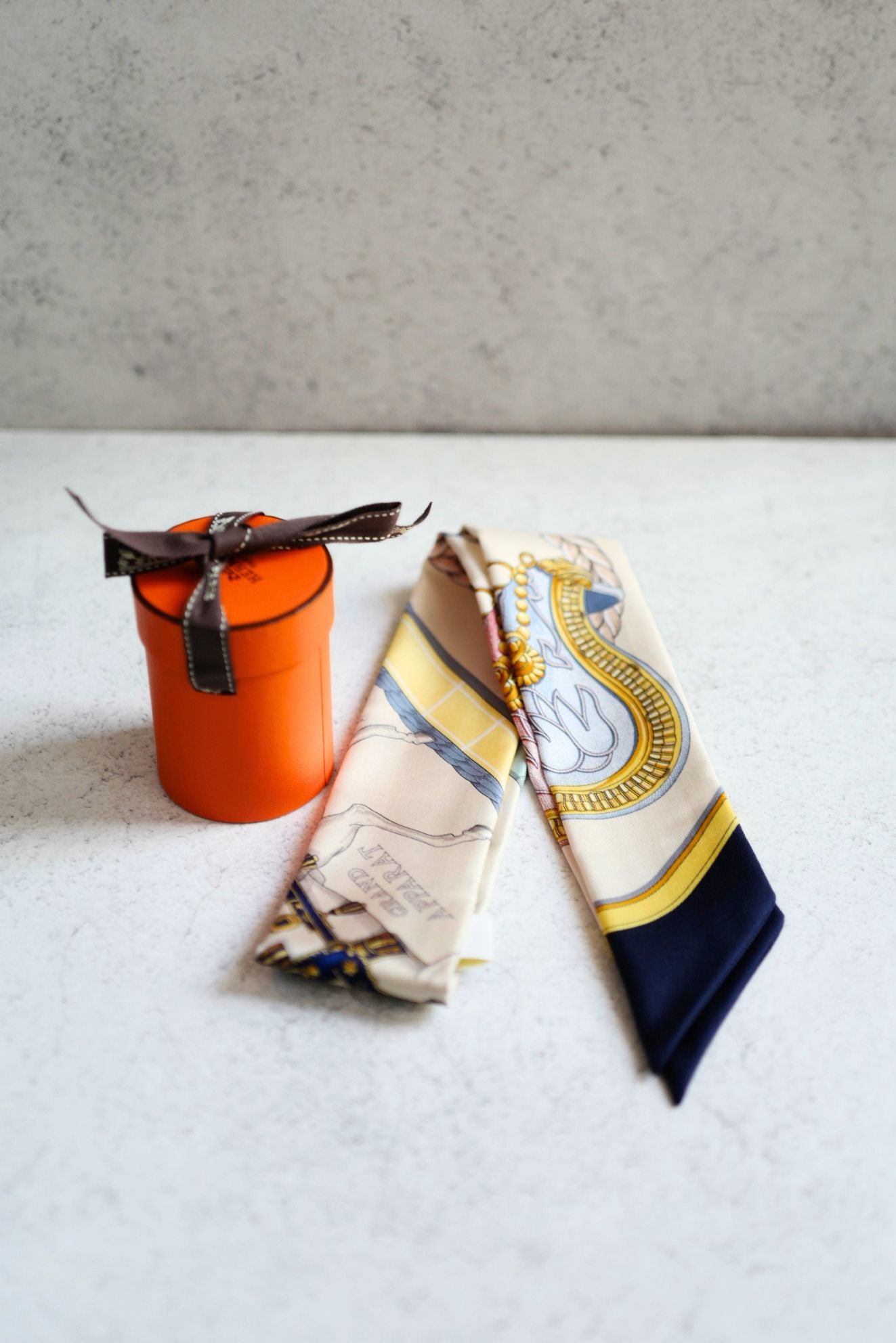Hermès Twilly Grand Apparat Scarf Ivoire Marine Rose 100% Silk Twill