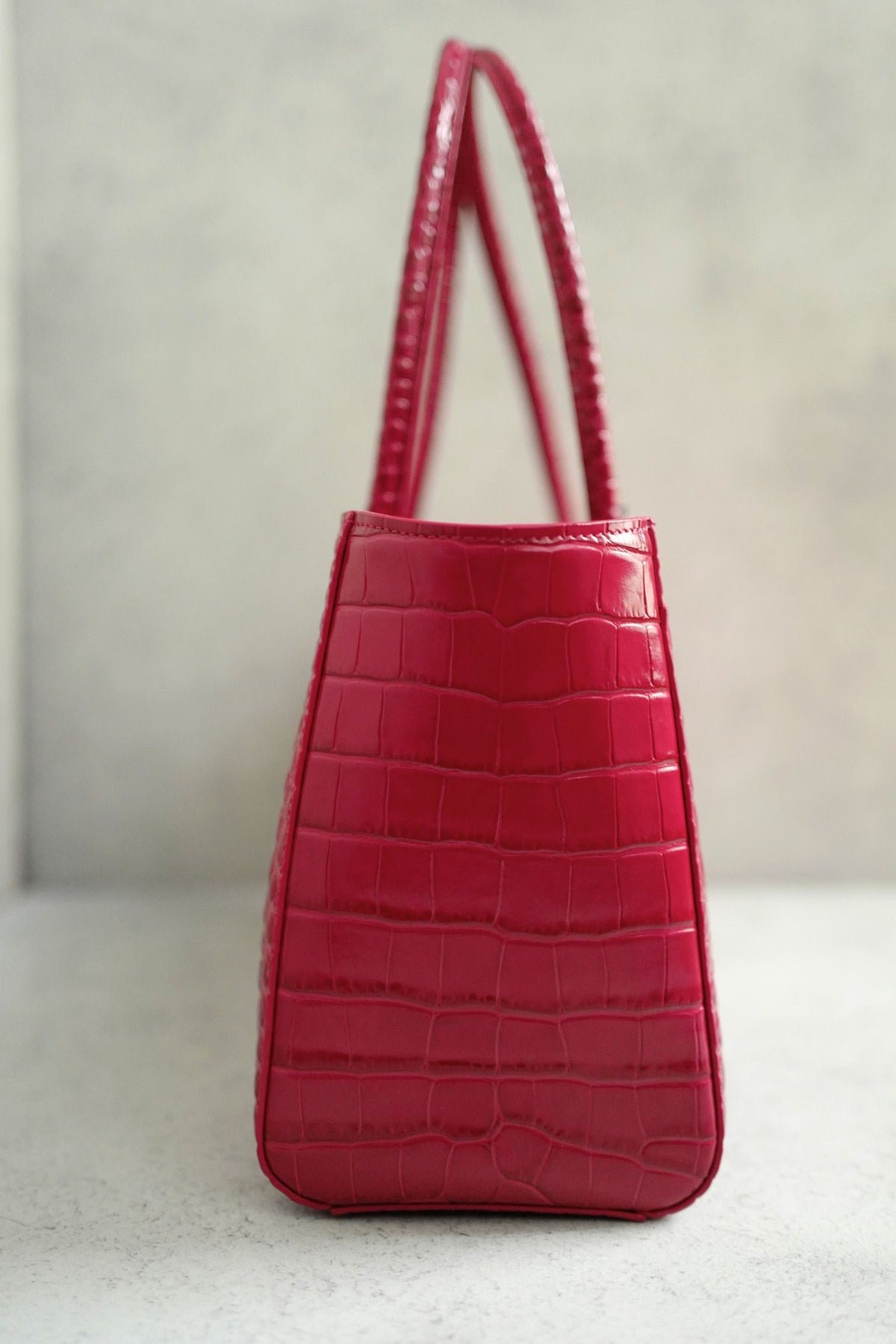 NEW Chanel 26K Matthieu Blazy's Small Tote Fuchsia Croc Embossed Calfskin GHW