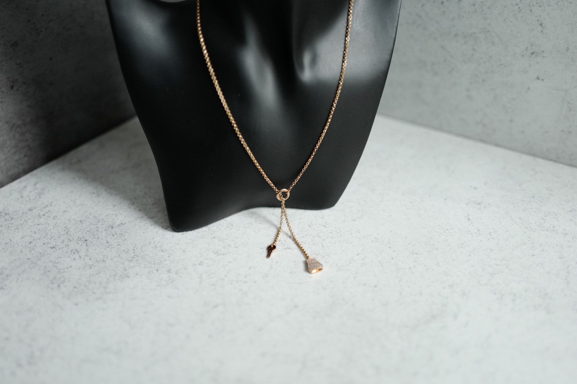 New Hermes Kelly Clochette Necklace pm dia 18k Rose Gold With Diamonds $11K