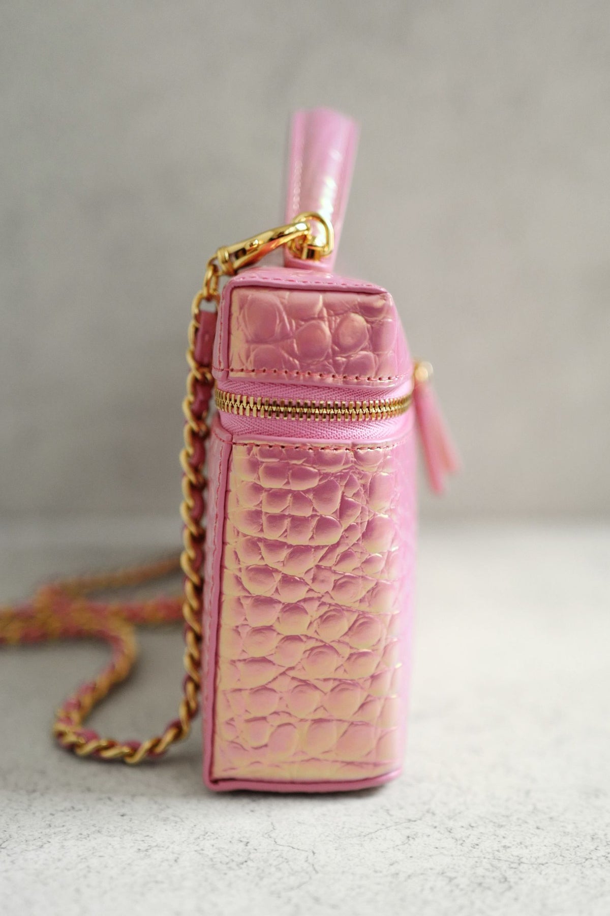 NEW Chanel 26K Vanity with Chain Rose Crocodile Embossed Calfskin Leather GHW