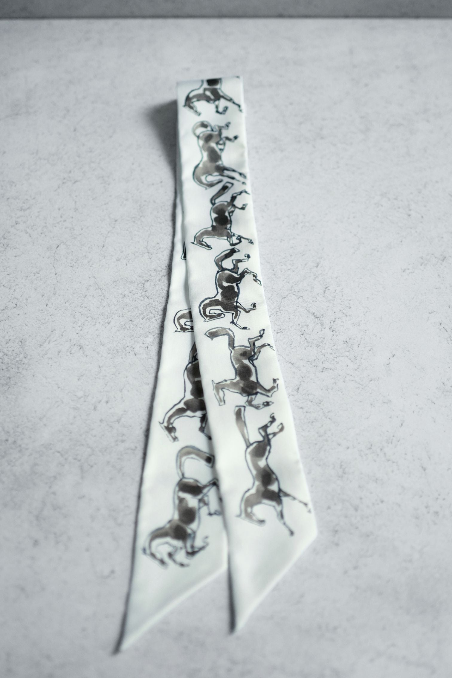 Hermès Chevaux en Liberte Twilly Blanc / Vert de Gris / Bronze 100% Silk