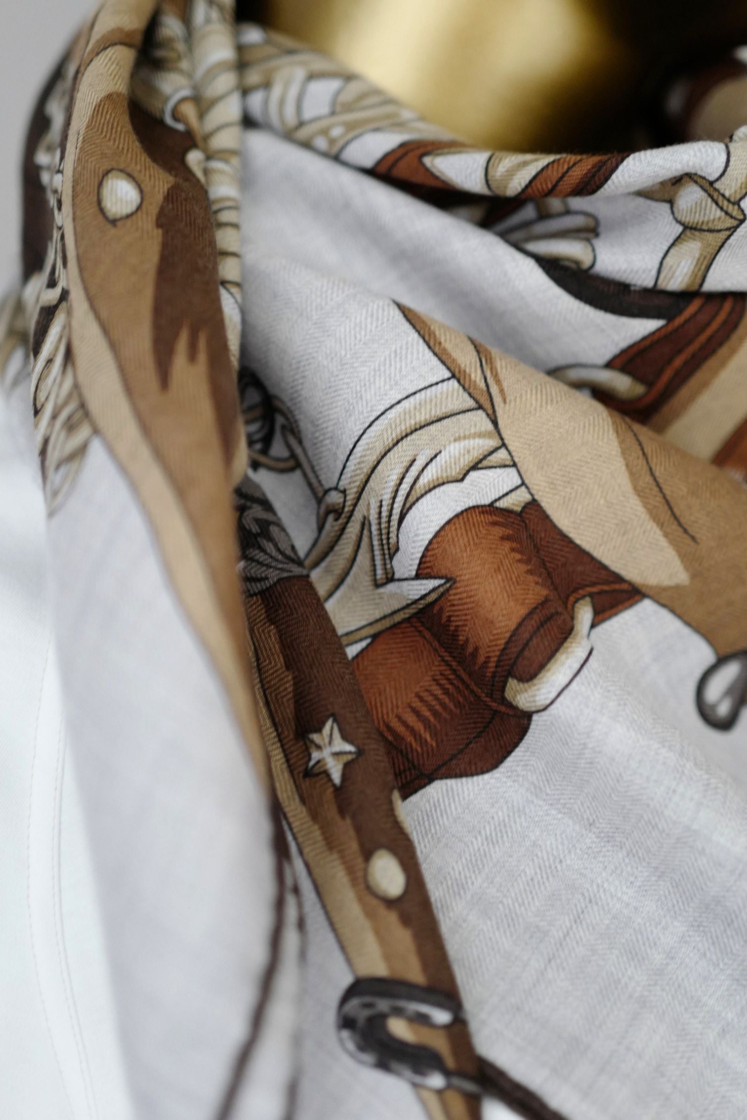 NEW Hermès Cheval Heavy Metal Scarf 100 Cashmere Silk Gris Clair / Kra