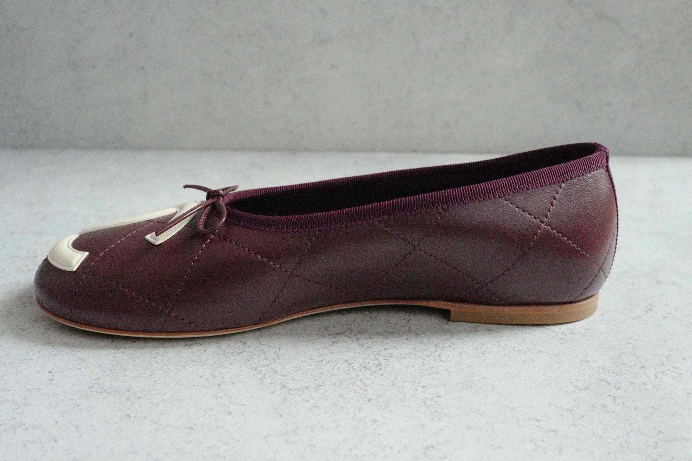 Chanel 26M Coco Beach Ballet Flats Burgundy White Lambskin Size 37