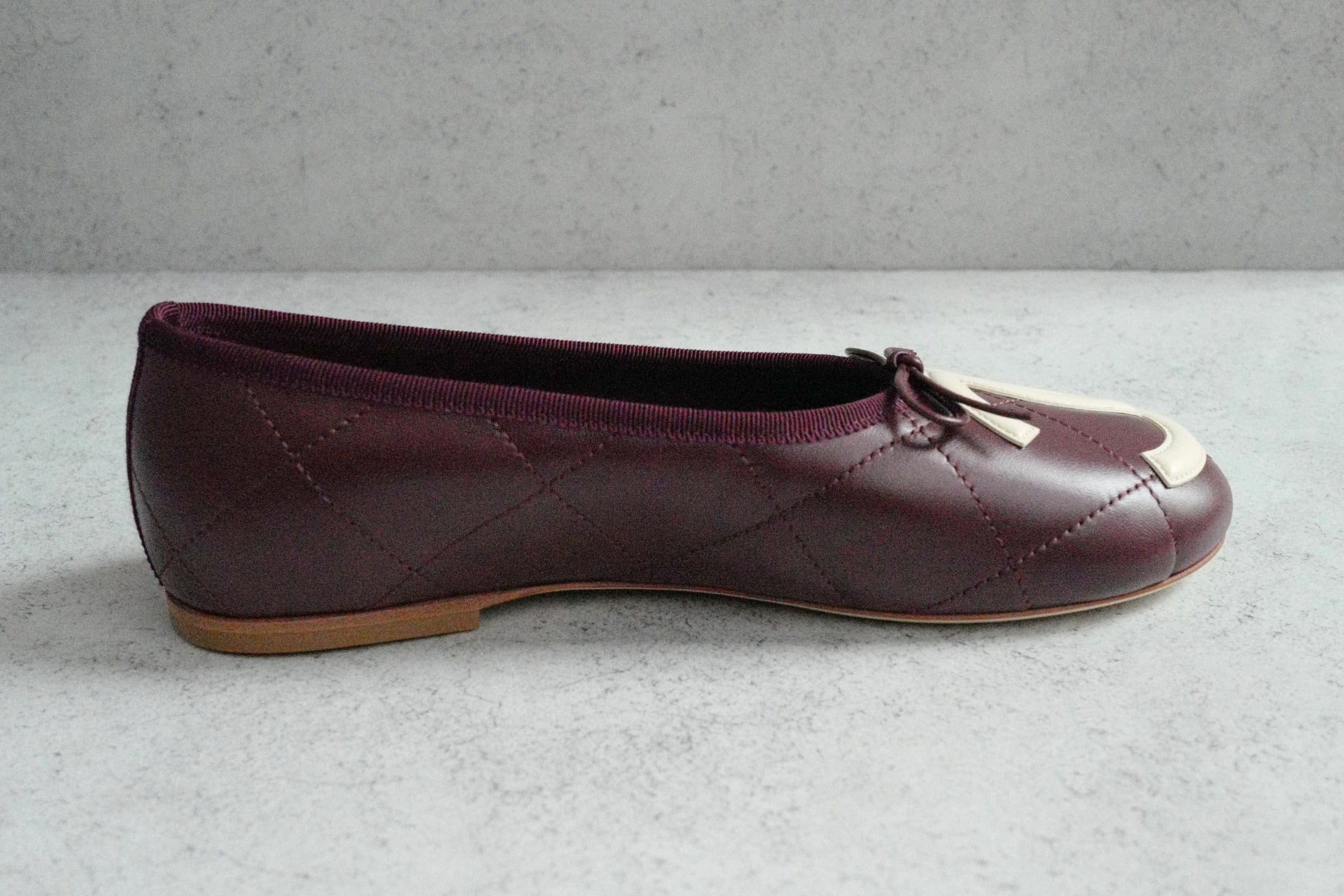 Chanel 26M Coco Beach Ballet Flats Burgundy White Lambskin Size 38.5