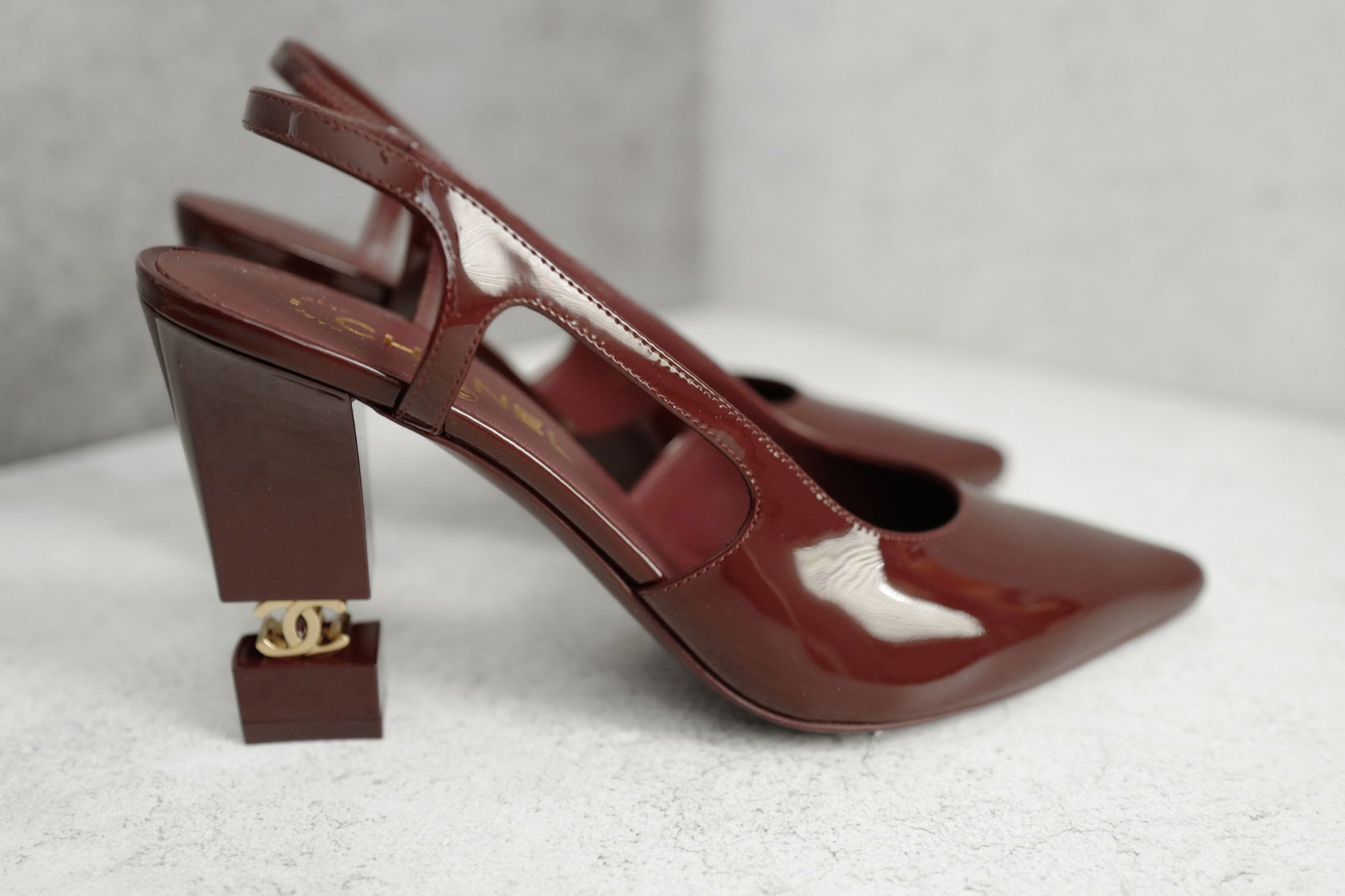 NEW Chanel 26A Métiers d’art Slingbacks Patent Calfskin Dark Burgundy Size 38