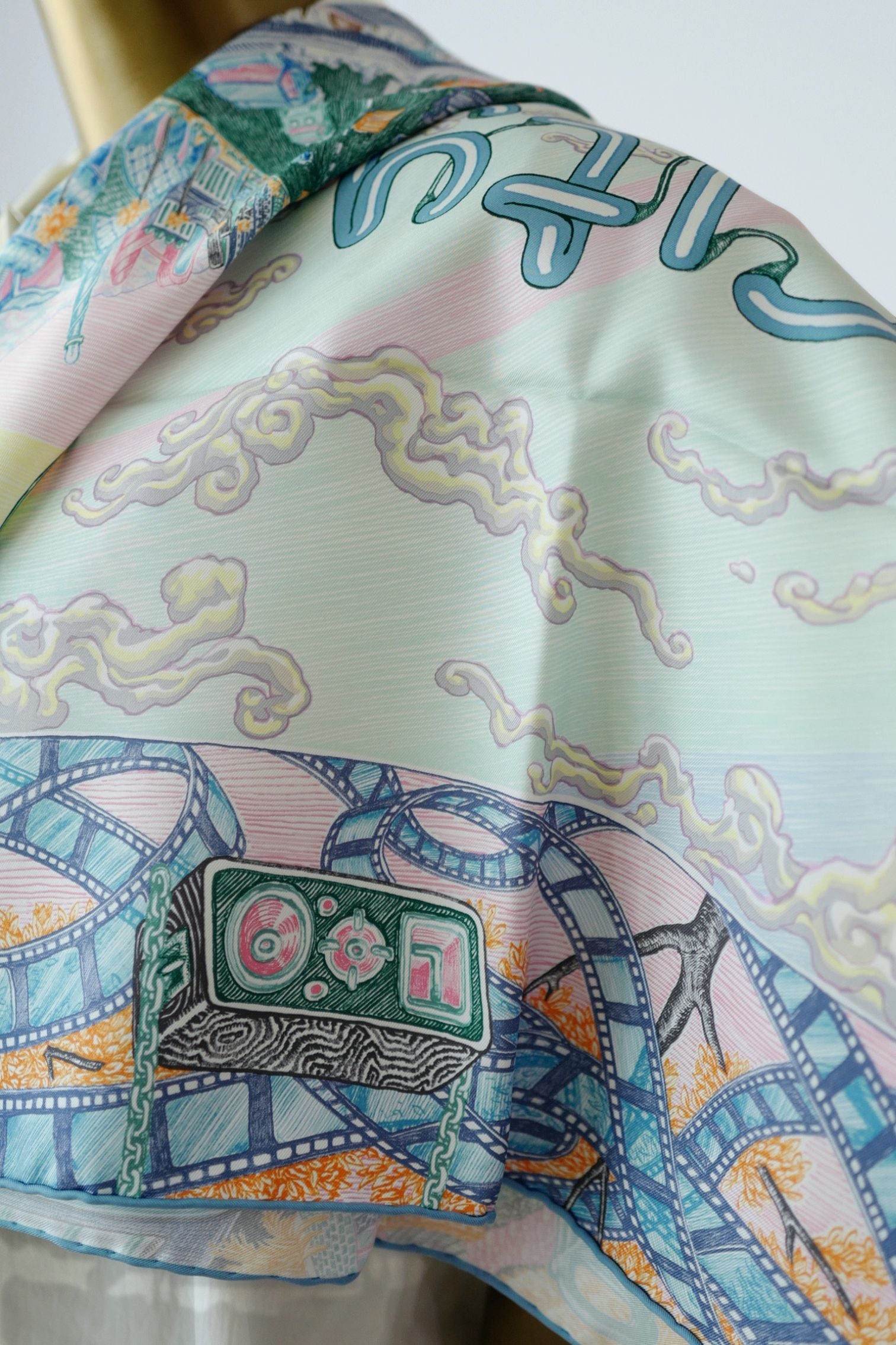 Hermès City of Light Scarf Bleu Jean/Rose/ Vert Véronèse 100% Silk 90