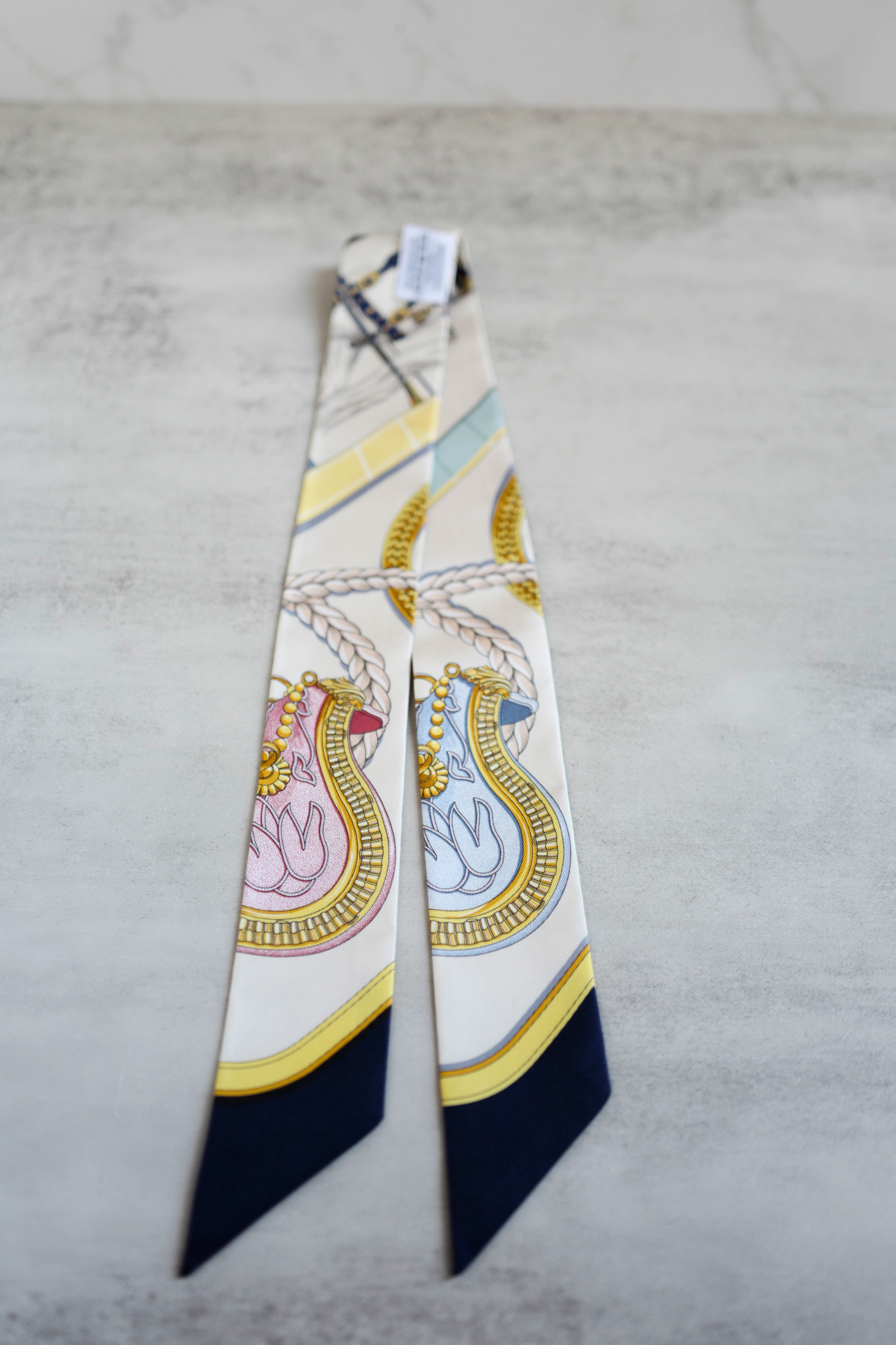Hermès Twilly Grand Apparat Scarf Ivoire Marine Rose 100% Silk Twill