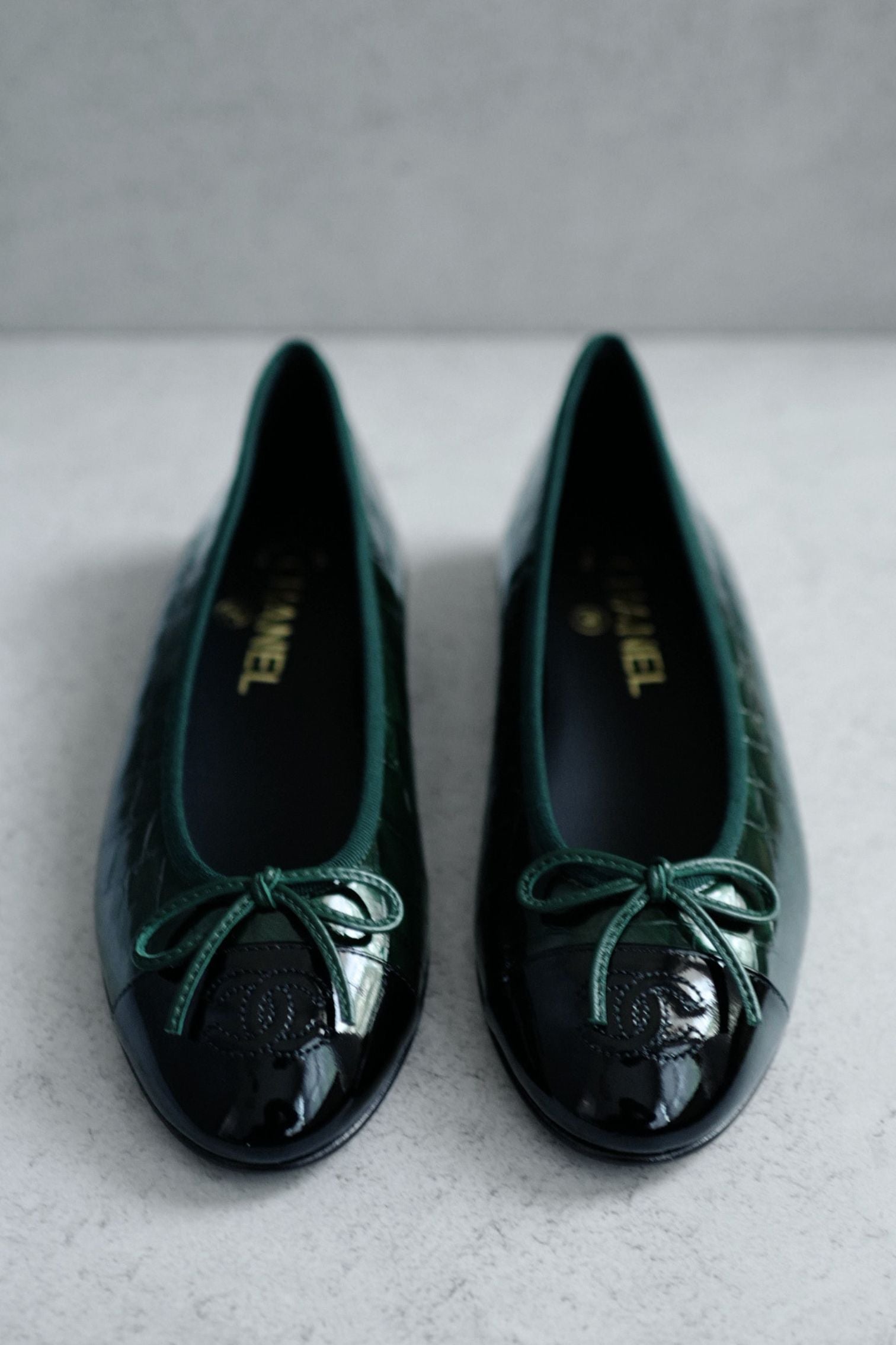 Chanel 26A Matthieu Blazy Ballet Flats Croc Patent Calfskin Dark Green Black 37