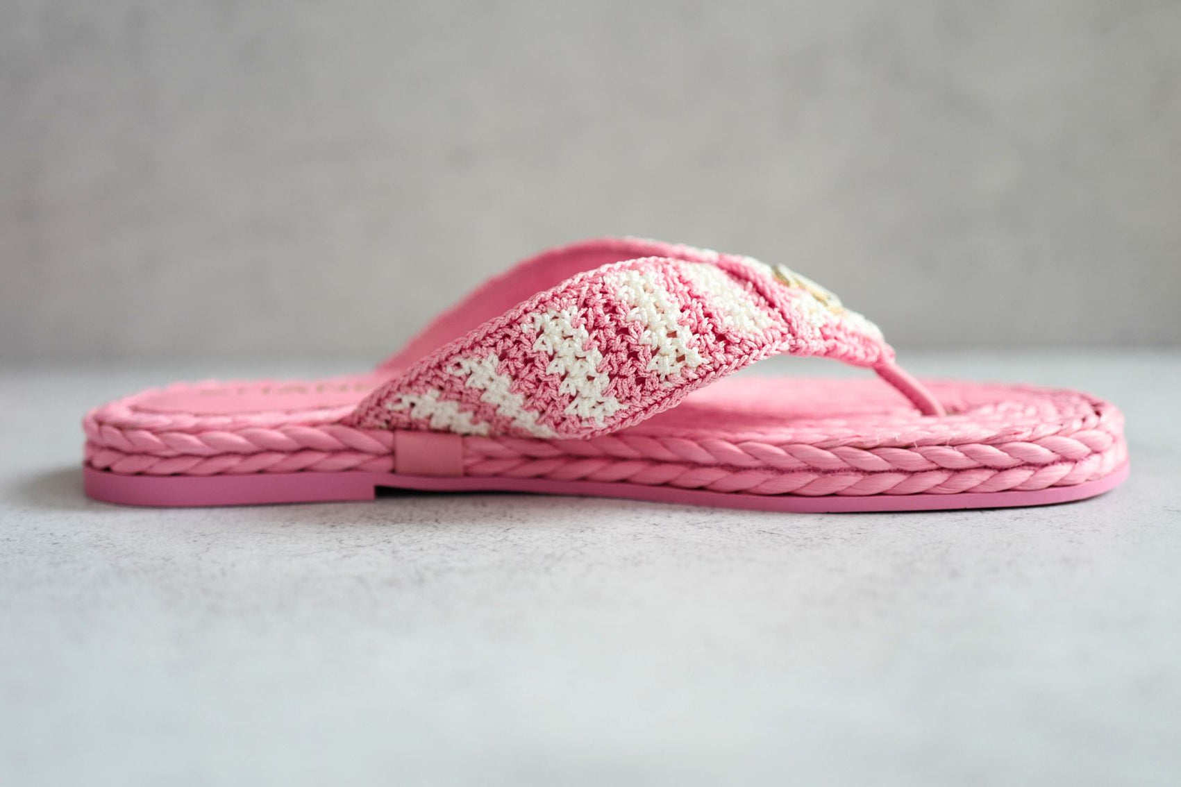 BNIB Chanel 24M Coco Neige beach Collection Pink Crochet Thong Sandal 38 NEW