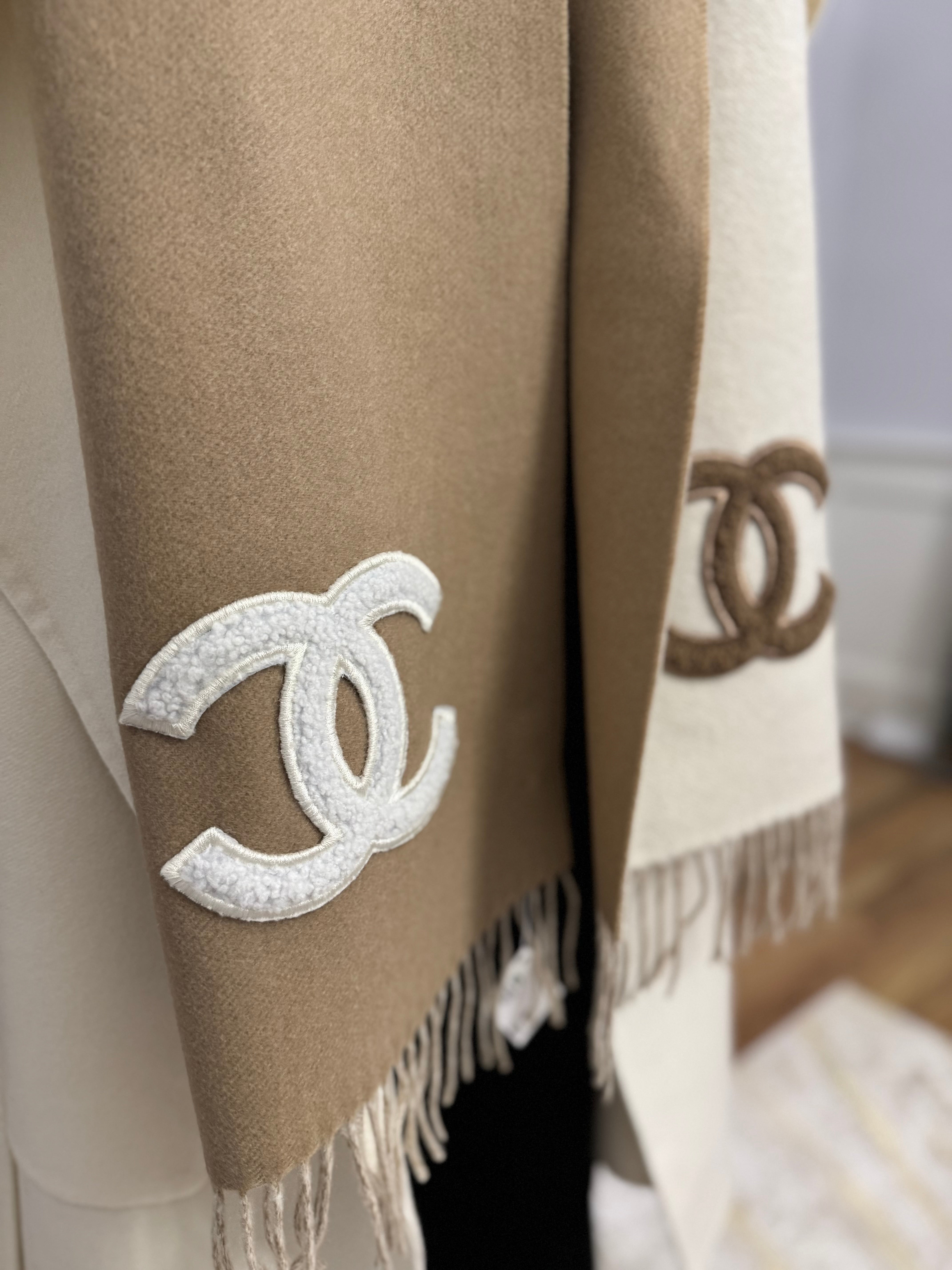 NEW Chanel 24K Coco Neige Cashmere & Shearling Lambskin Shawl in Beige & Ecru