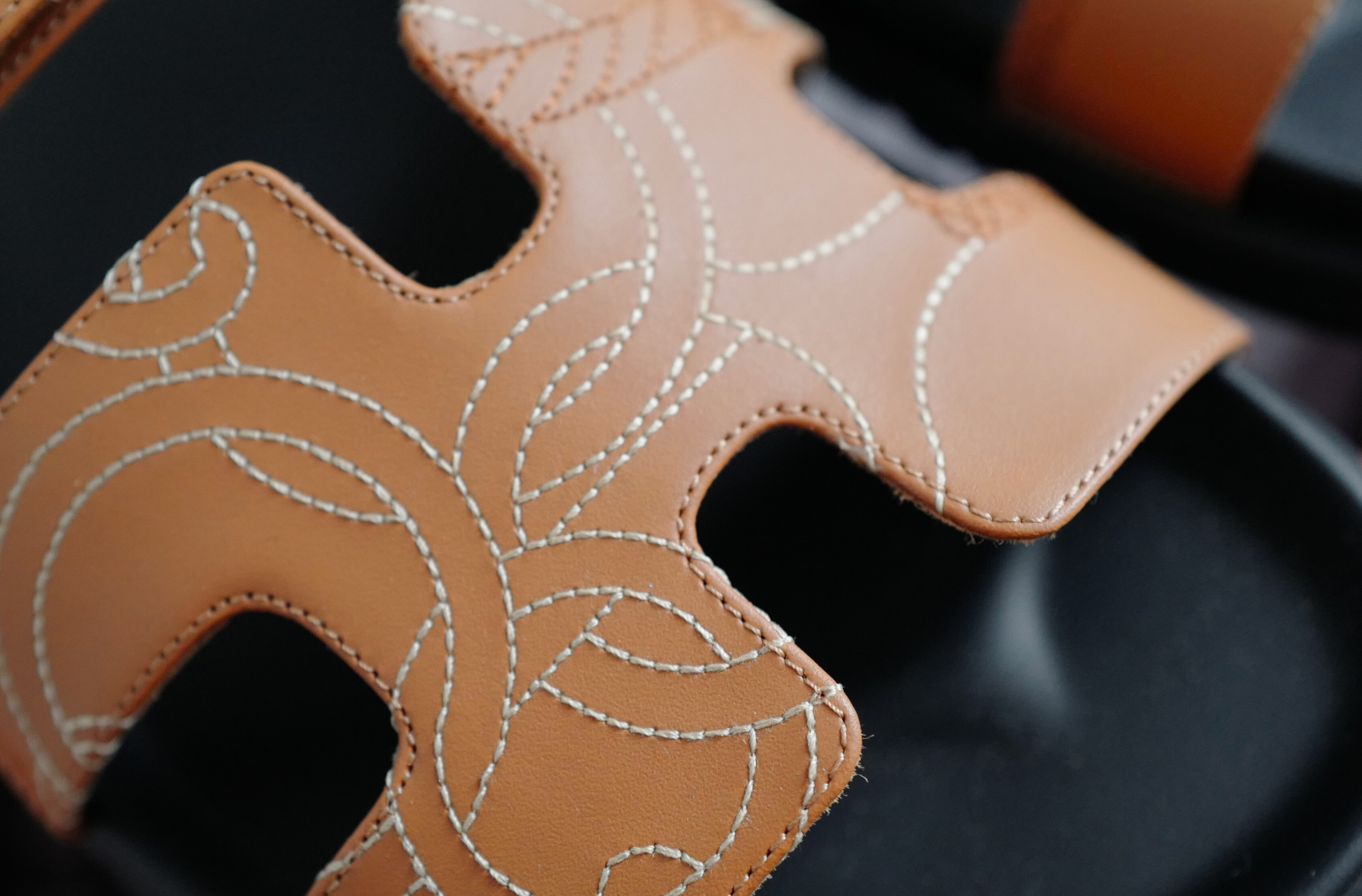 Hermès Chypre Sandal Naturel Panoplie Equestre Embroidered Calfskin Size 38