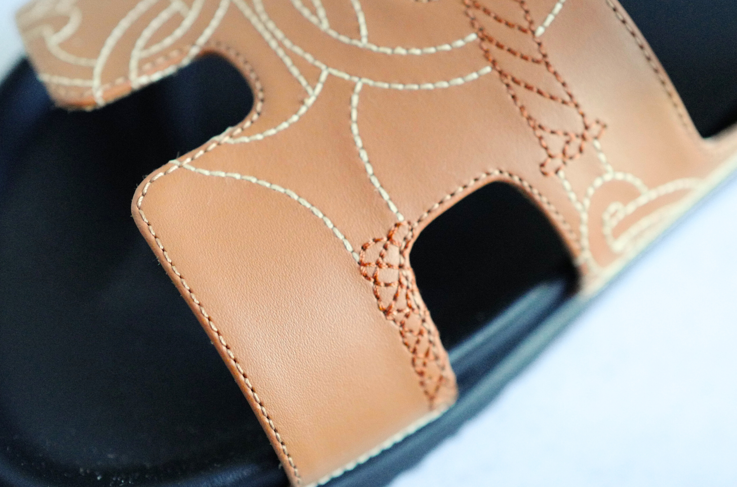 Hermès Chypre Sandal Naturel Panoplie Equestre Embroidered Calfskin Size 38