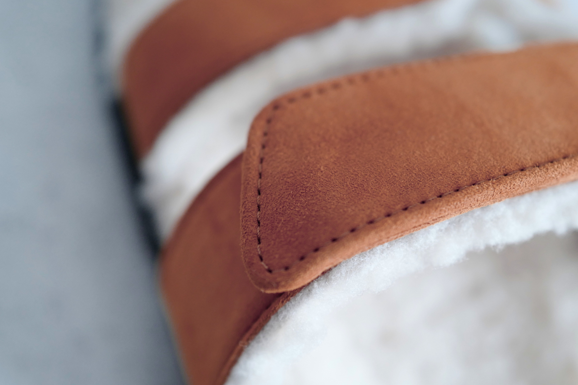 Hermès Chypre Sandal Naturel Écru Suede Shearling Women’s Size 38 – Adjustable Strap