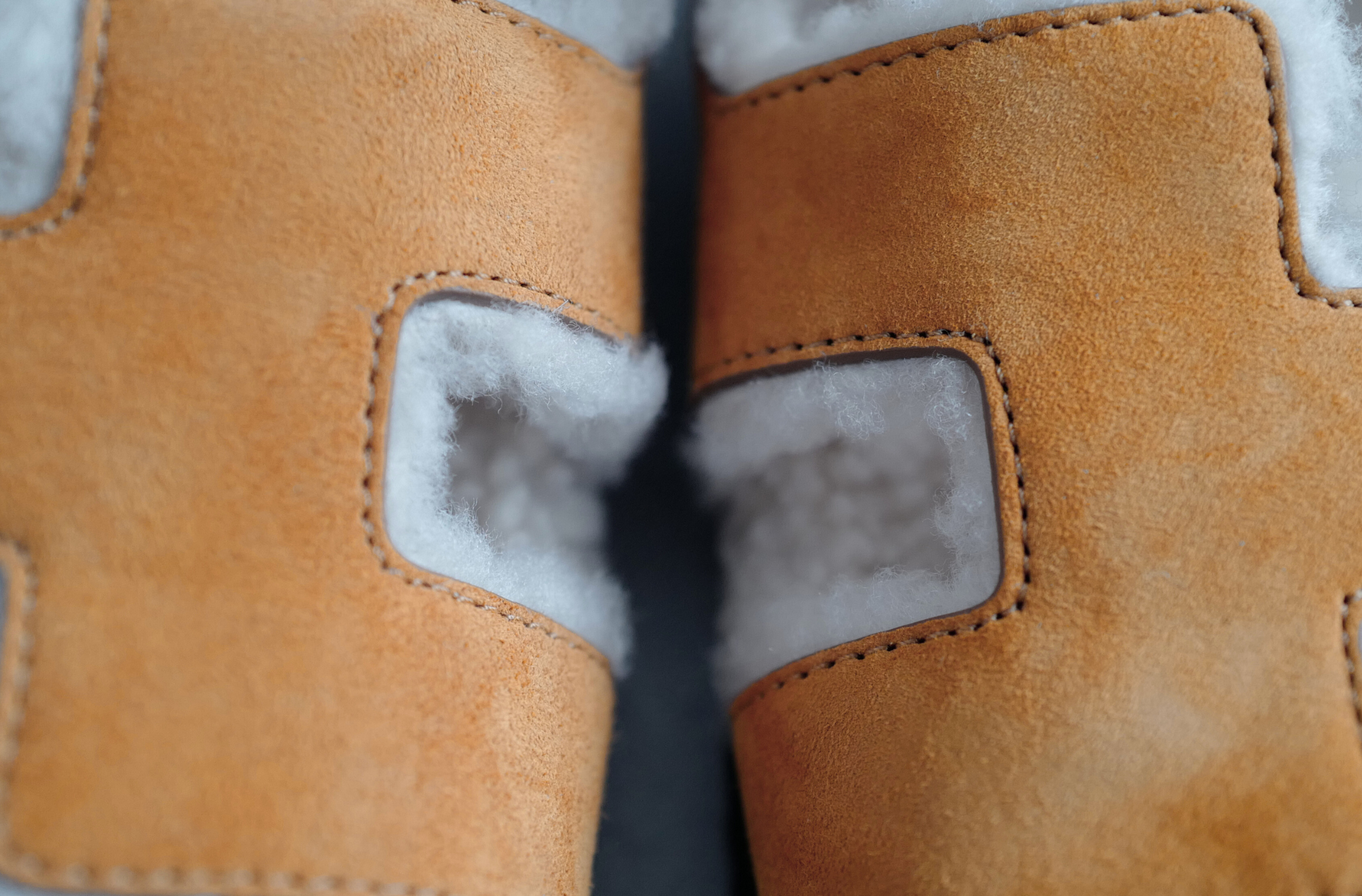 Hermès Chypre Sandal Naturel Écru Suede Shearling Women’s Size 38 – Adjustable Strap