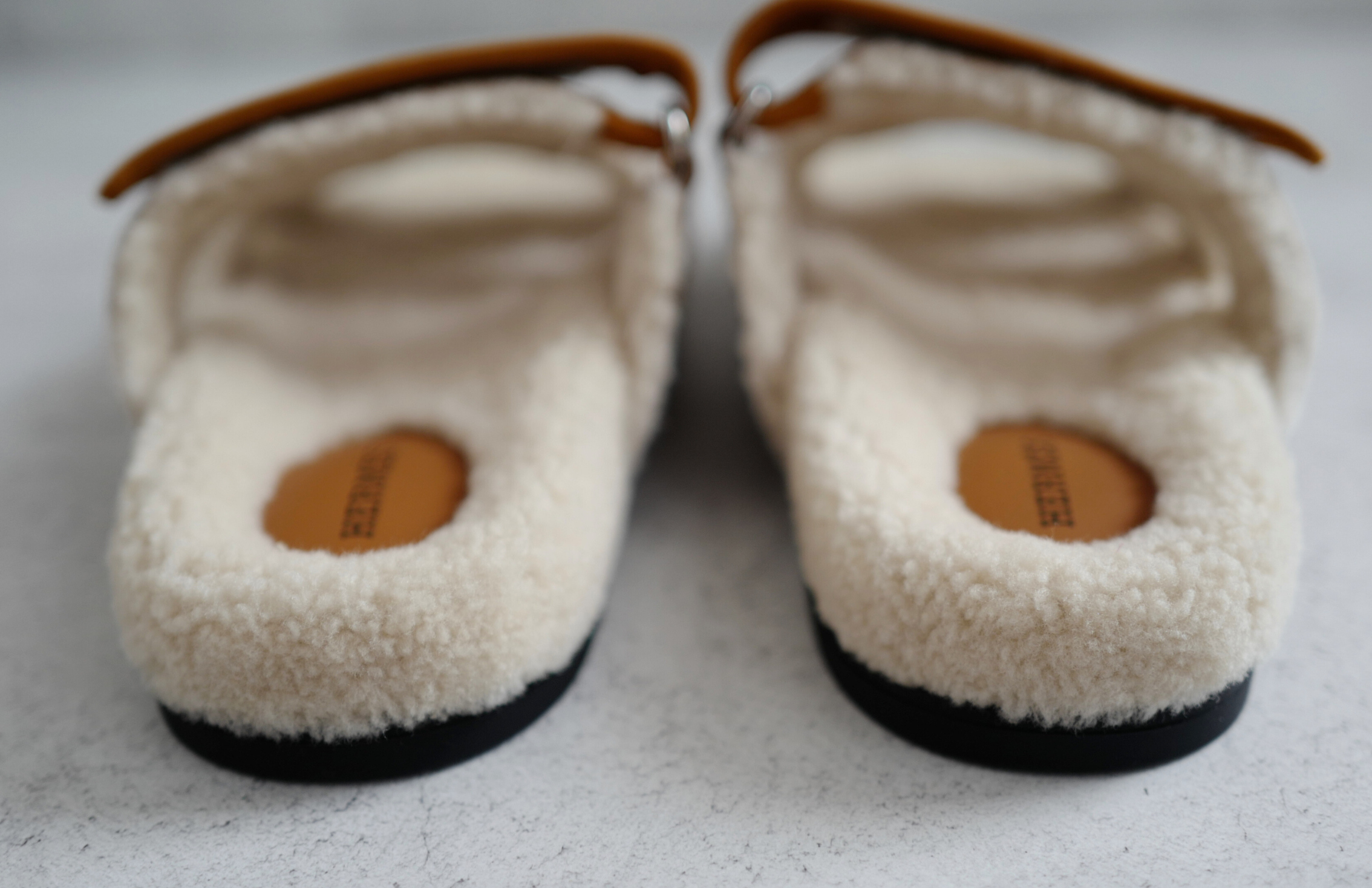 Hermès Chypre Sandal Naturel Écru Suede Shearling Women’s Size 38 – Adjustable Strap