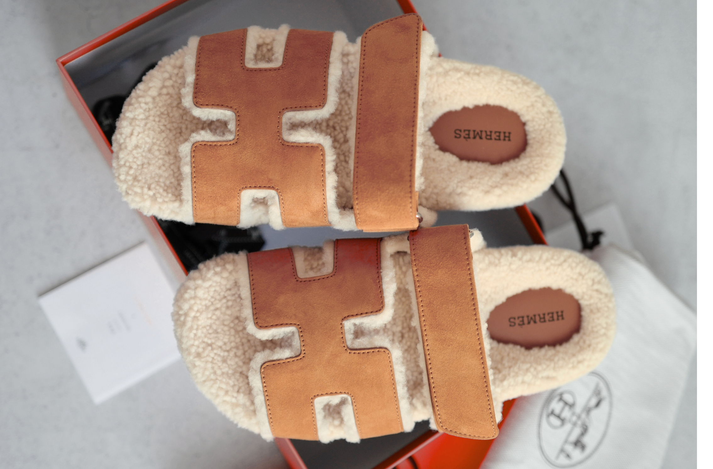 Hermès Chypre Sandal Naturel Écru Suede Shearling Women’s Size 38 – Adjustable Strap