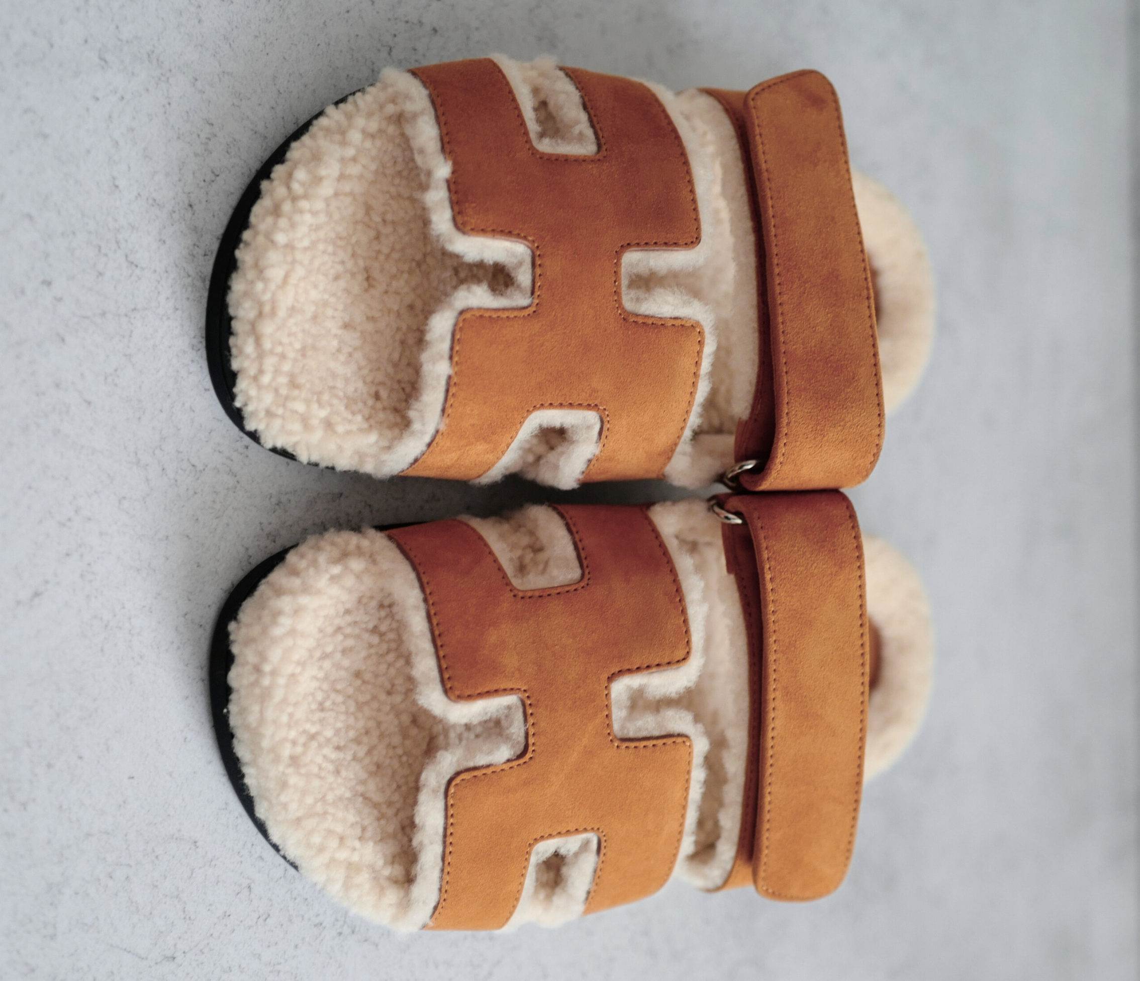 Hermès Chypre Sandal Naturel Écru Suede Shearling Women’s Size 38 – Adjustable Strap