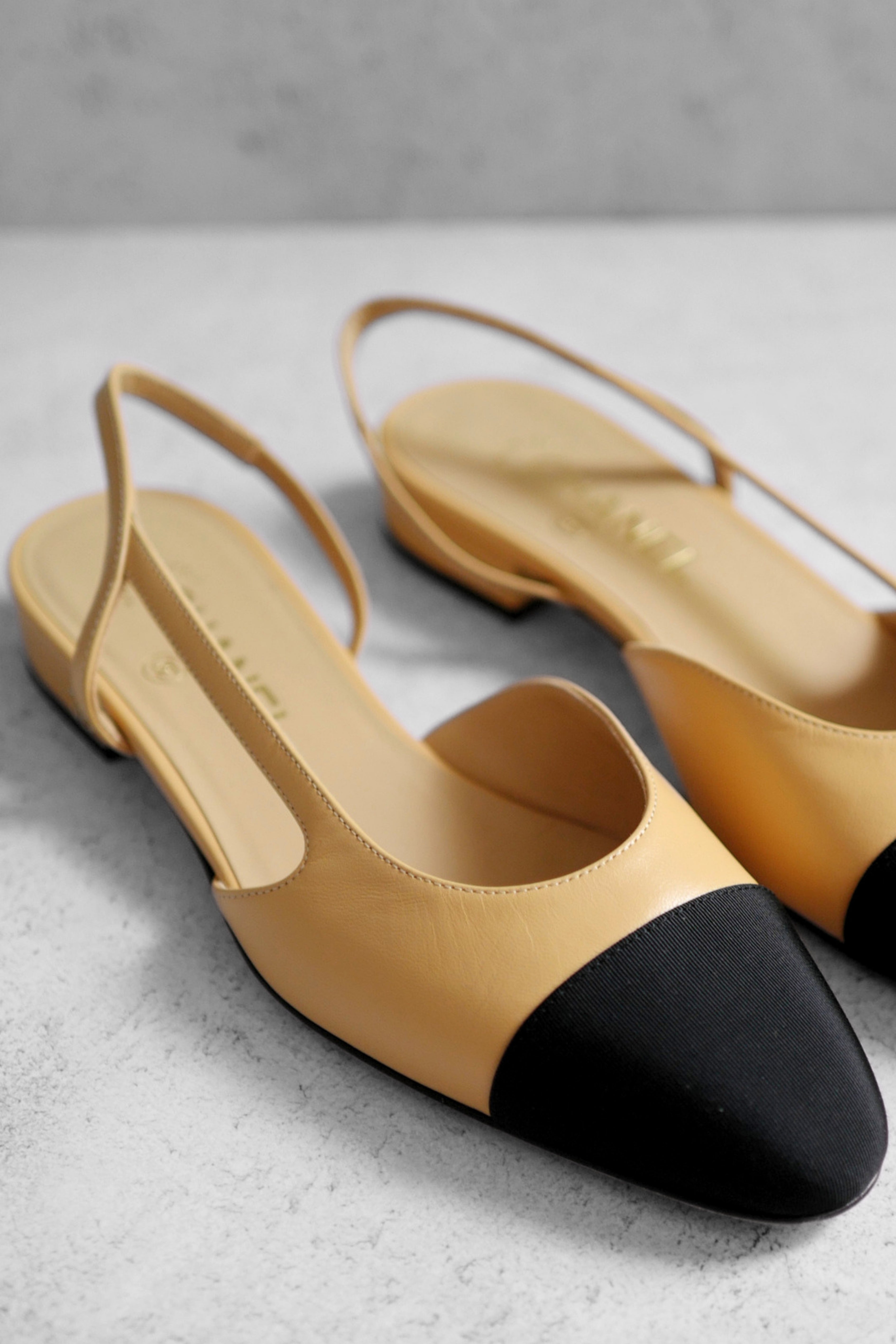 Chanel 26S Slingbacks Beige Black Goatskin Grosgrain Size 38
