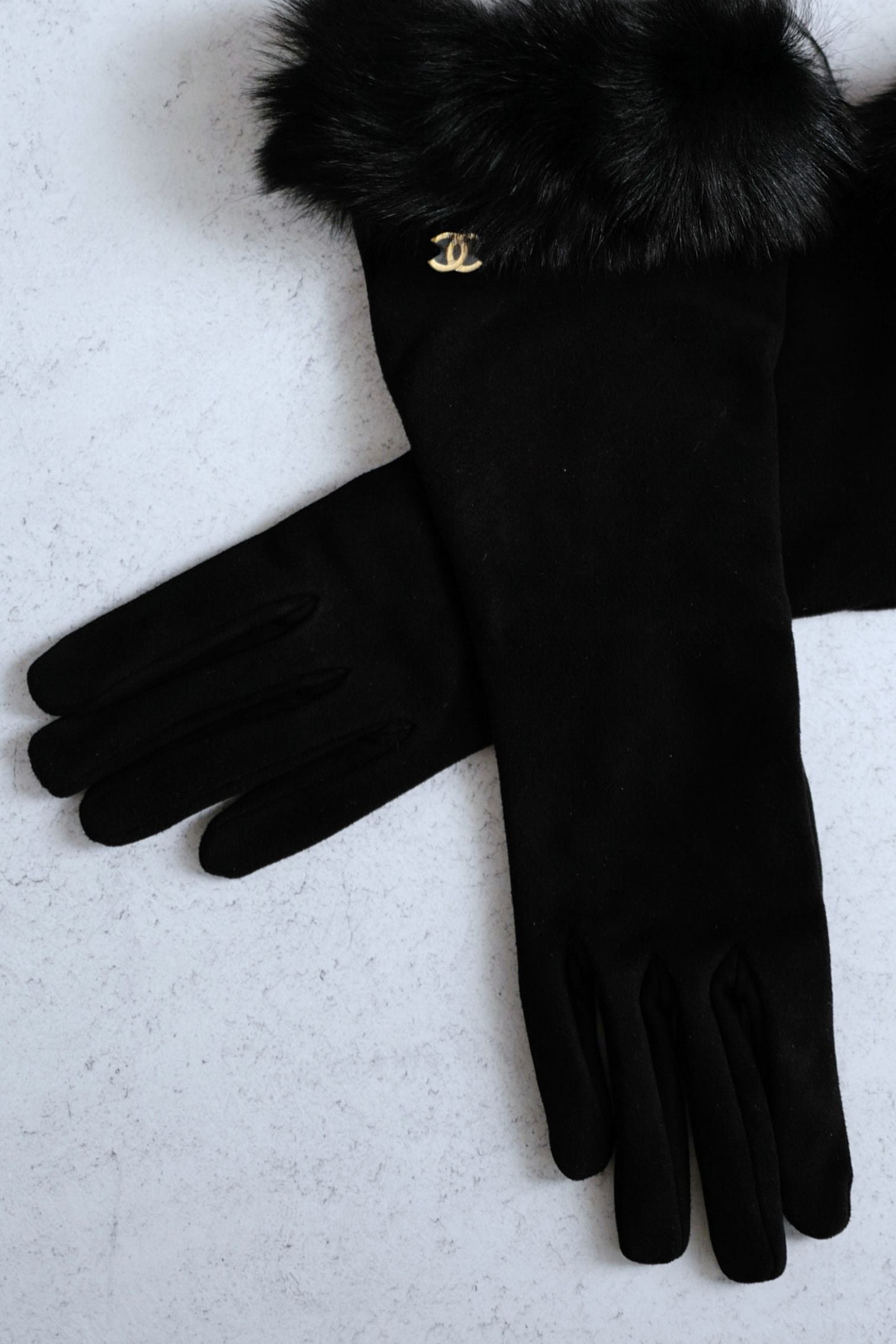 Chanel Black Suede Leather Gloves Fur Trim Gold CC Size 7.5