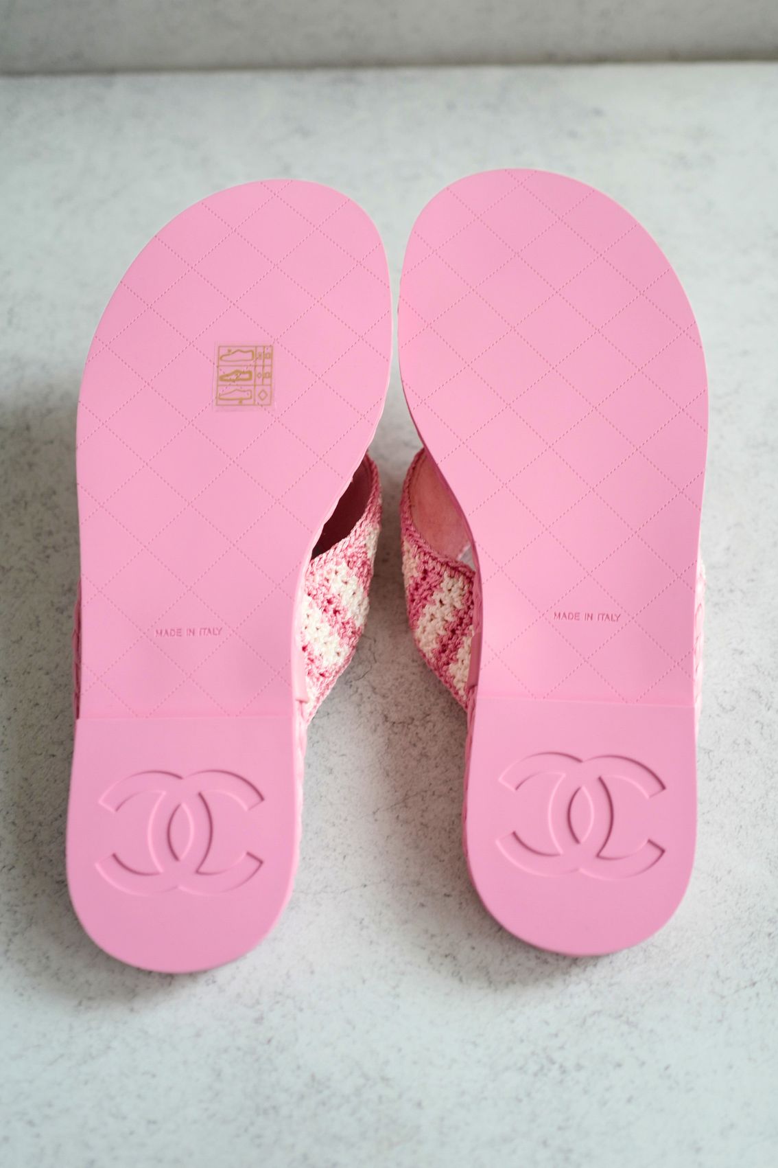 BNIB Chanel 24M Coco Neige beach Collection Pink Crochet Thong Sandal 38 NEW